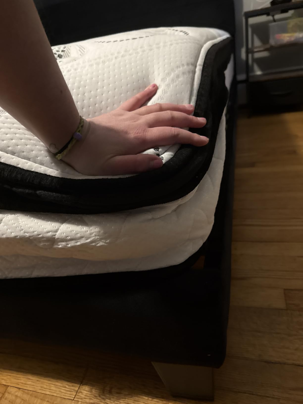 Signature Design by Ashley Chime Hybrid King 12 Inch Mattress with Gel Memory Foam, Medium Firm, Pressure Relief, Fiberglass Free Mattress in a Box customer photo 2
