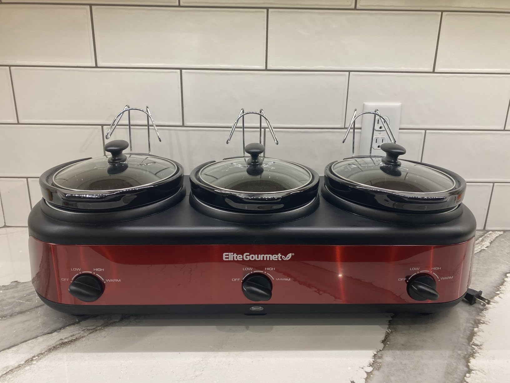 Elite Gourmet EWMST-325R Maxi-Matic Triple Slow Cooker Buffet Server Adjustable Temp Dishwasher-Safe Oval Ceramic Pots, Lid Rests, 3 x 2.5 Qt Capacity, Red customer photo 2