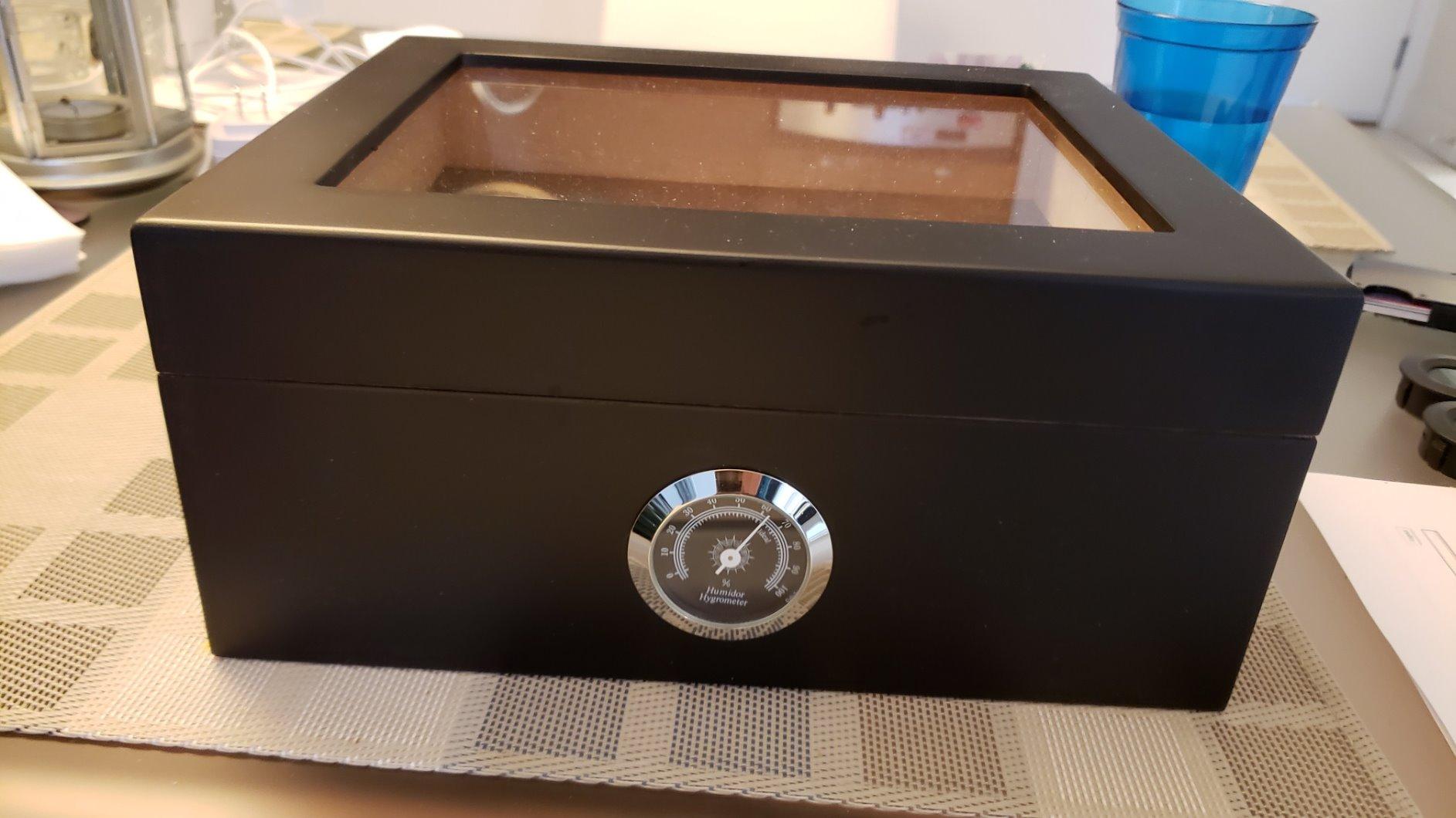 Bald Eagle Handmade Cigar Humidor, Cedar Cigar Desktop Box with Humidifier and Hygrometer, Glass Top for 25 Cigars (20-25 Cigars) customer photo 1