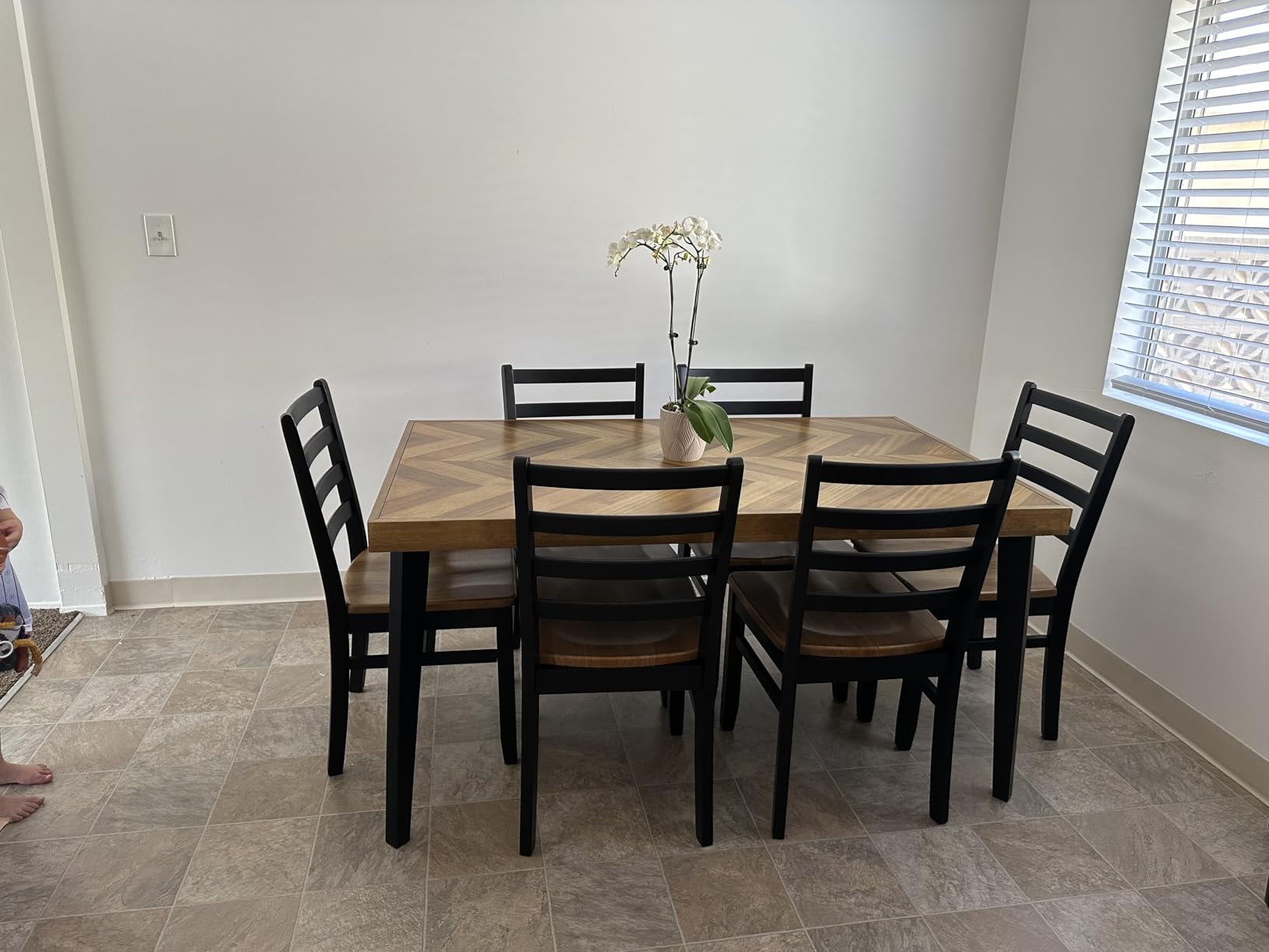 Signature Design by Ashley Skempton Cottage Dining 7 Piece Set - Rectangular Table & 6 Upholstered Chairs | Coastal Chic Meets Farmhouse, Whitewash customer photo 1