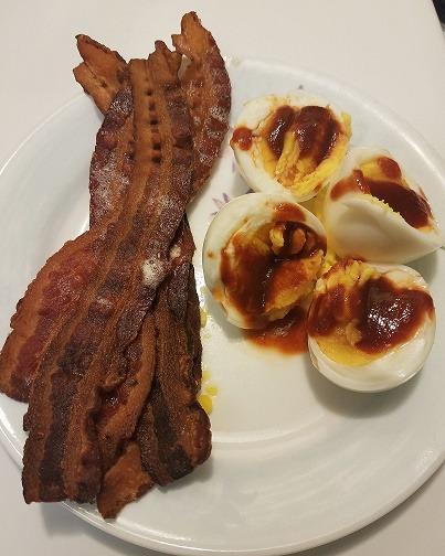 Dash Deluxe Egg Cooker - Boiler, Poacher & Steamer - Includes Measuring & Recipe Guide - Dishwasher Safe - BPA Free - Holds 12 Eggs, White customer photo 1