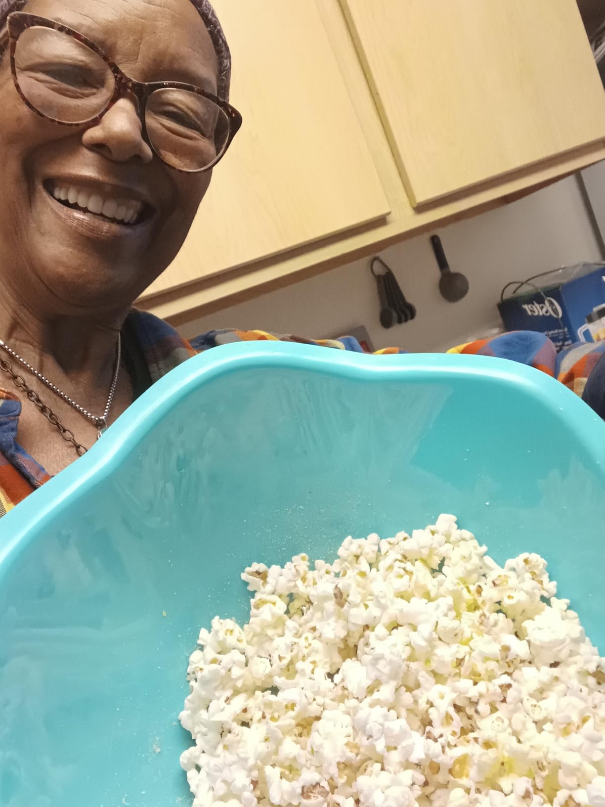 The Original Korcci Microwaveable Silicone Popcorn Popper, Microwave Popcorn Popper, Collapsible Microwave Popcorn Maker Bowl, No Oil Required, Use In Microwave, Dishwasher Safe (Blue) customer photo 1