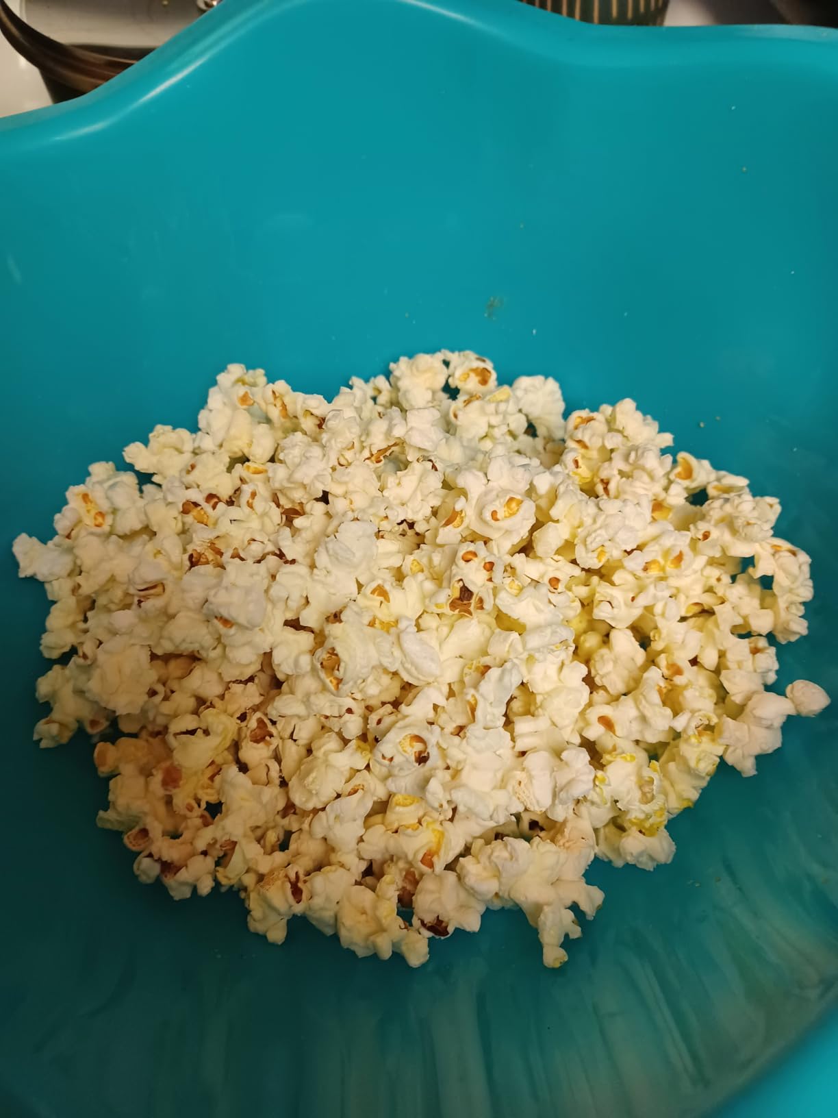 The Original Korcci Microwaveable Silicone Popcorn Popper, Microwave Popcorn Popper, Collapsible Microwave Popcorn Maker Bowl, No Oil Required, Use In Microwave, Dishwasher Safe (Blue) customer photo 2