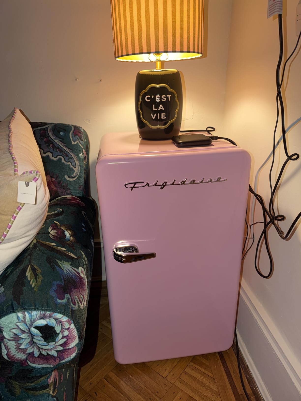 Frigidaire Retro Compact Refrigerator with Chiller, 3.2 cu ft Countertop Fridge, Built-In Bottle Opener, Rounded Corners, Premium, for Office, Bedroom, Dorm Room, Cabin, 18.5D x 20W x 31.5H (White) customer photo 2