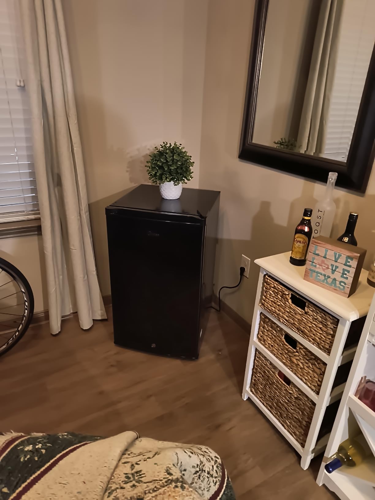 Midea MRU03M2ABB Upright Freezer, 3.0 Cubic Feet Mini Freezer, For Kitchen Apartment Office Basement or Dormitory, Black customer photo 1