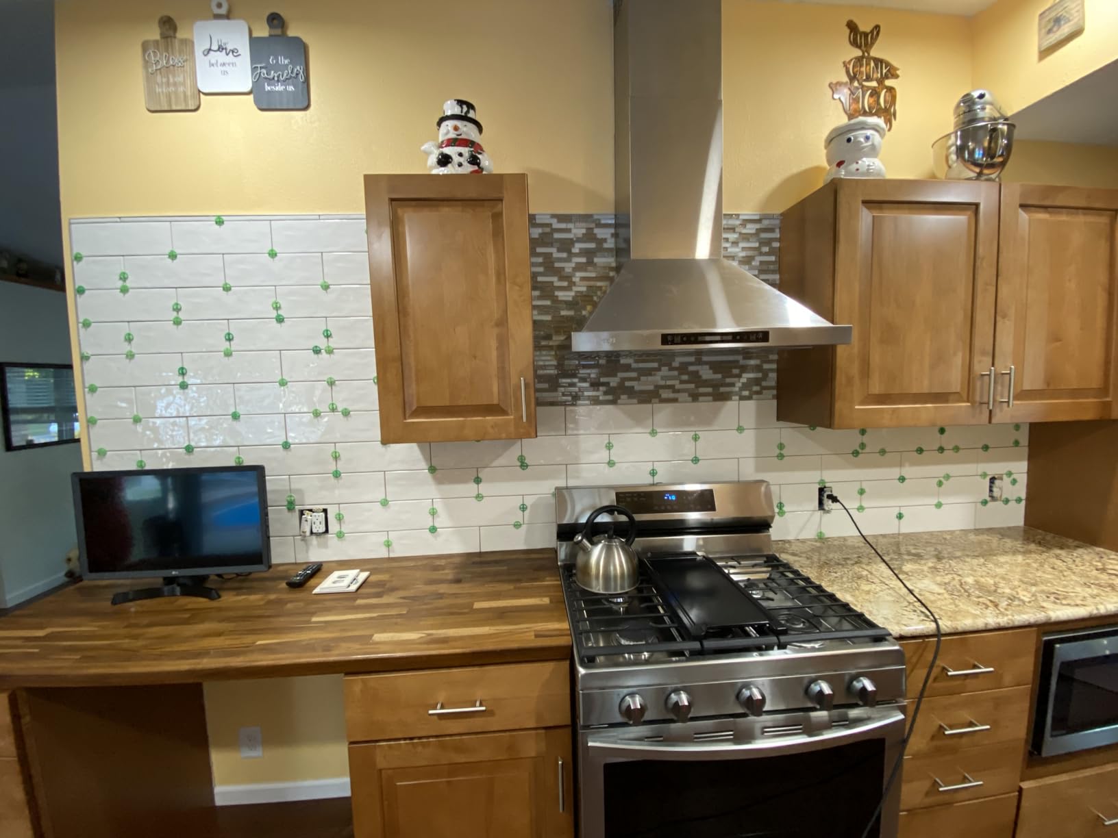 IKTCH 30-inch Wall Mount Range Hood 900 CFM Ducted/Ductless Convertible, Kitchen Chimney Vent Stainless Steel with Gesture Sensing & Touch Control Switch Panel, 2 Pcs Adjustable Lights(IKP02-30'') customer photo 1