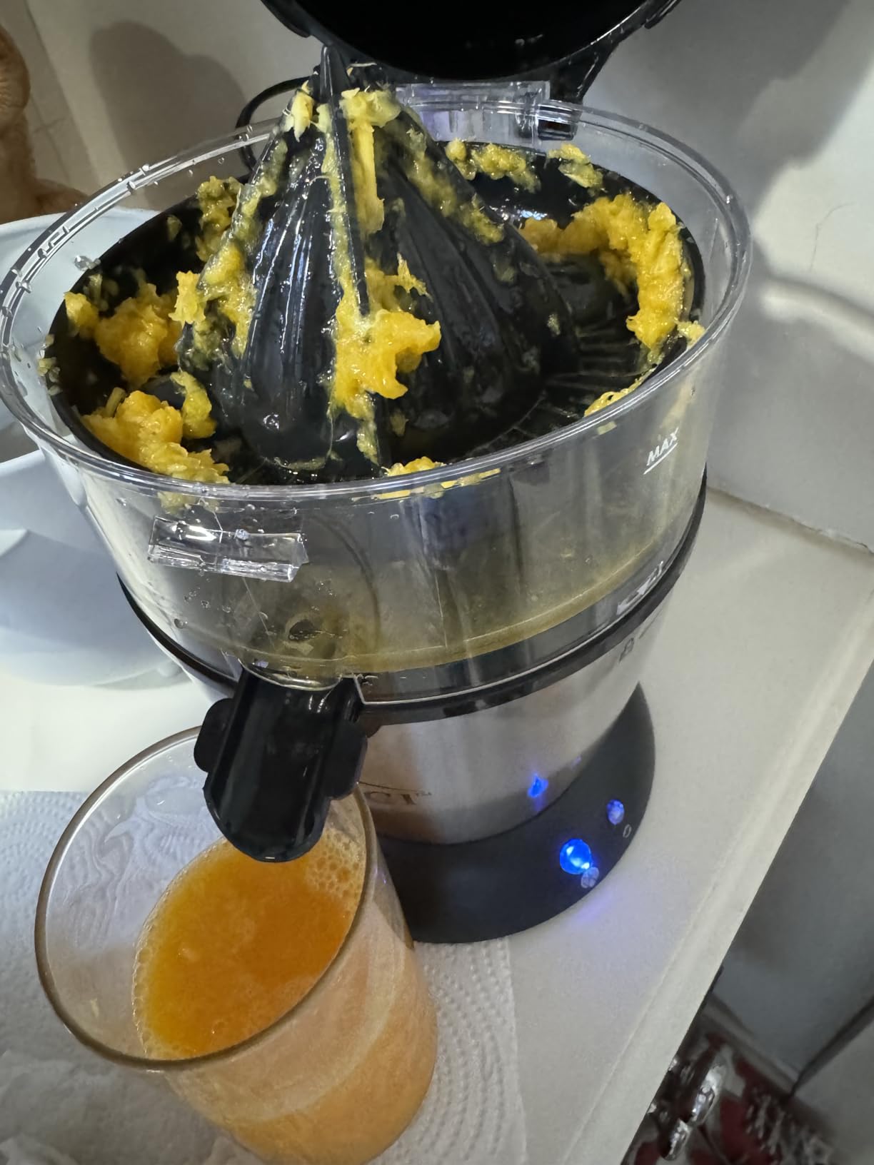 Vinci Hands Free Electric Citrus Juicer, 1-Button Juicer Machine, Orange Lime Grapefruit Lemon Squeezer, Easy to Clean Orange Juicer Squeezer, Black/Stainless Steel customer photo 2