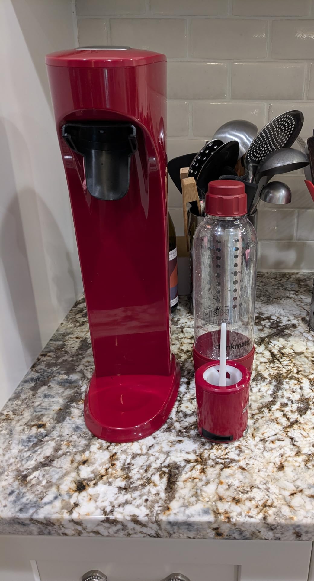 Drinkmate OmniFizz Sparkling Water and Soda Maker, Carbonates Any Drink - Special Bundle - Includes 60L CO2 Cylinder, Two Carbonation Bottles, and Fizz Infuser (Matte Black) customer photo 1