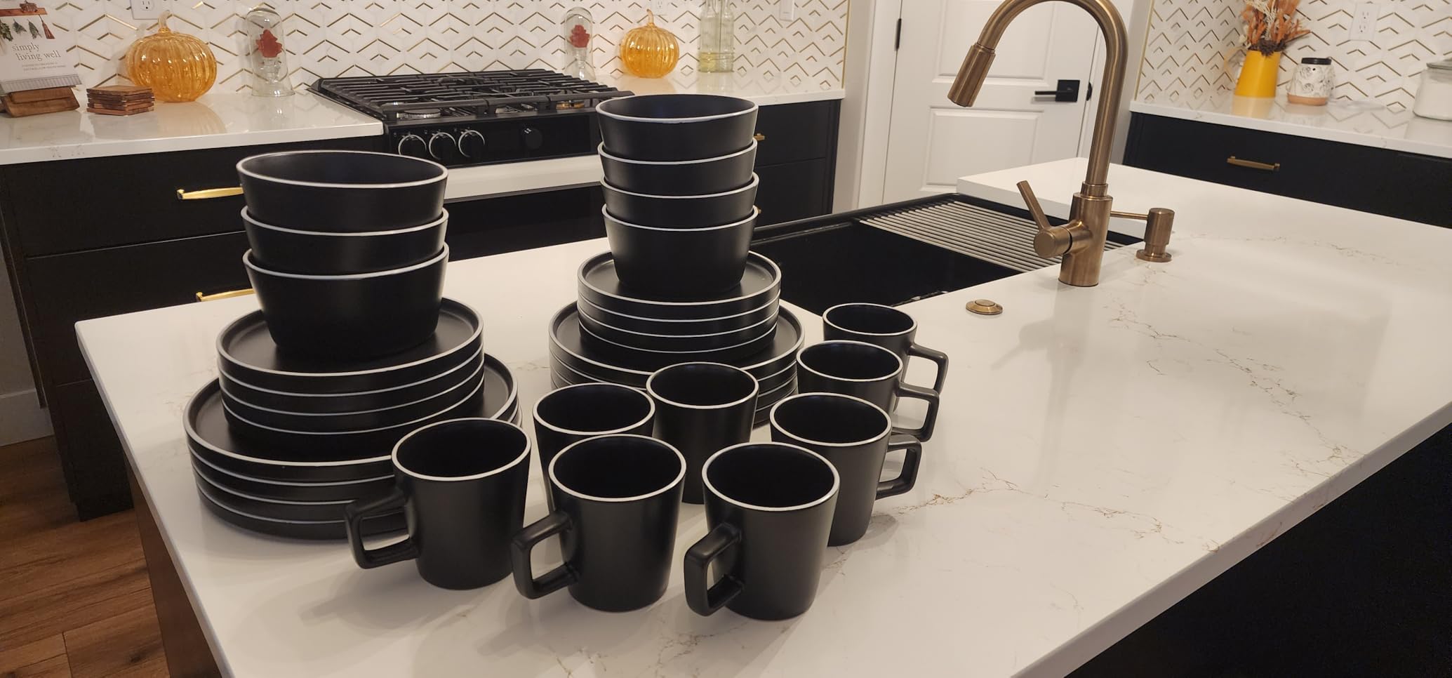 Stone Lain Celina Stoneware 16 Piece Modern Dinnerware Set, Plates and Bowls, Black Matte, Service for 4, Microwave & Dishwasher Safe customer photo 2