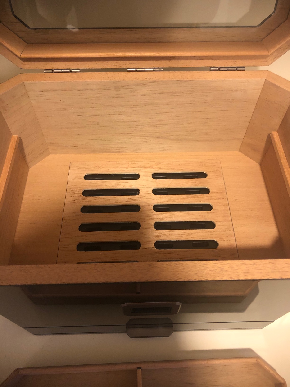 CASE Elegance Large Octodor Black Cedar Humidor with Digital Hygrometer, Humidification System and Accessory Drawer - Can Hold (50-100 Cigars) customer photo 2