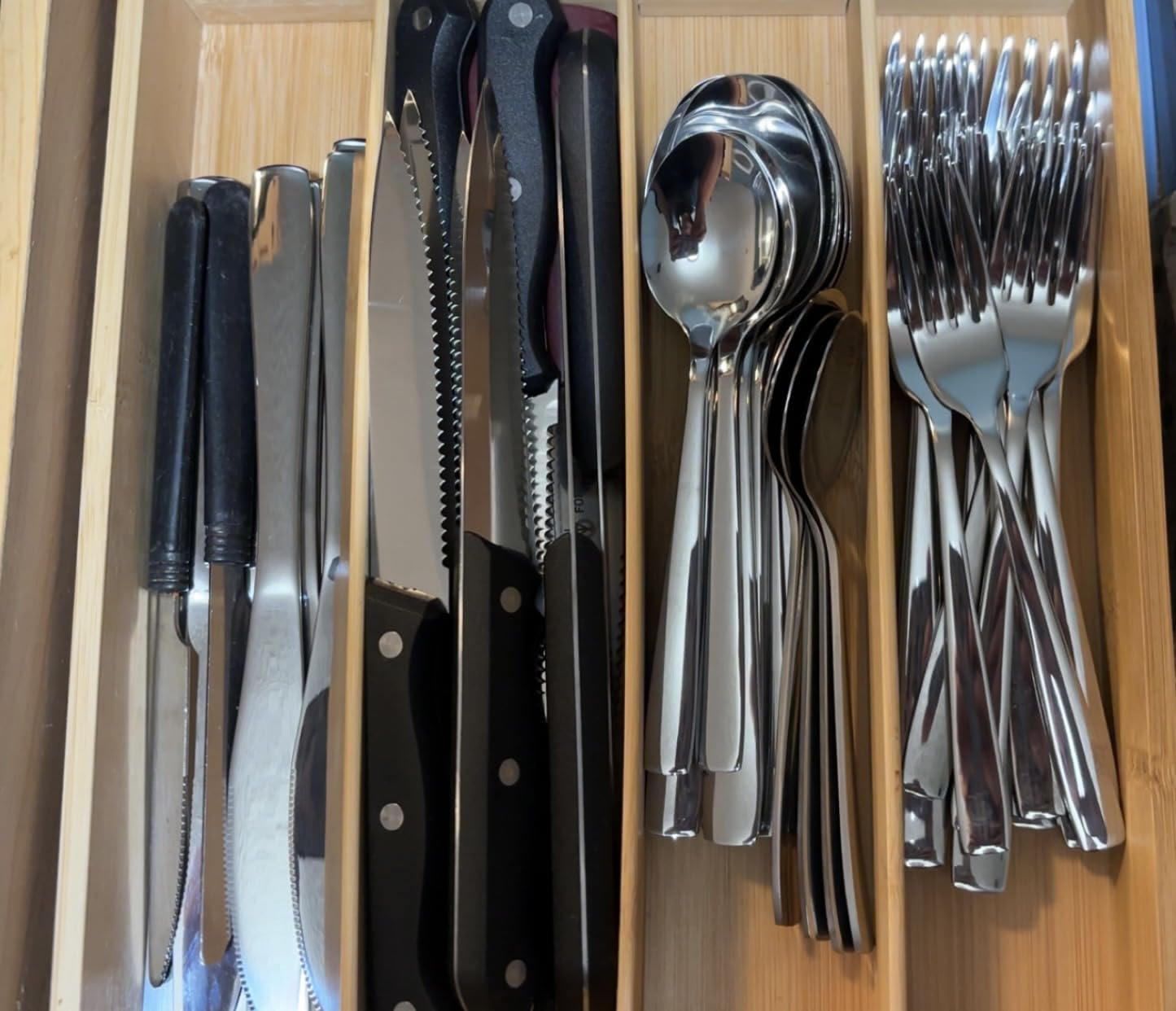 HIWARE 48-Piece Silverware Set with Steak Knives for 8, 18/8 Stainless Steel Flatware Cutlery Set For Home Kitchen Restaurant Hotel, Kitchen Utensils Set, Mirror Polished, Dishwasher Safe customer photo 2