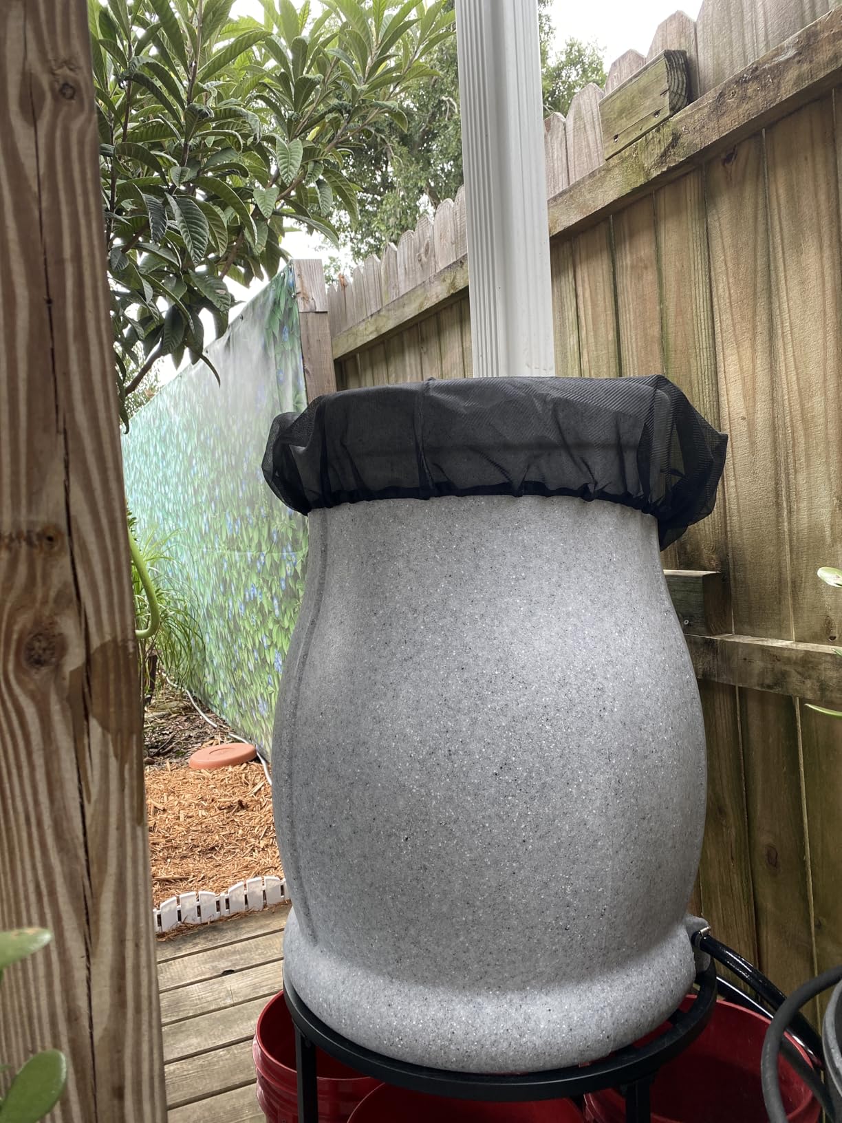 FCMP Outdoor Catalina 45-Gallon Rain Barrel - BPA-Free Flat-Back Design with 3.5 Foot Garden Hose, Shut-Off Thumb Valve, and Fixed Lid customer photo 2