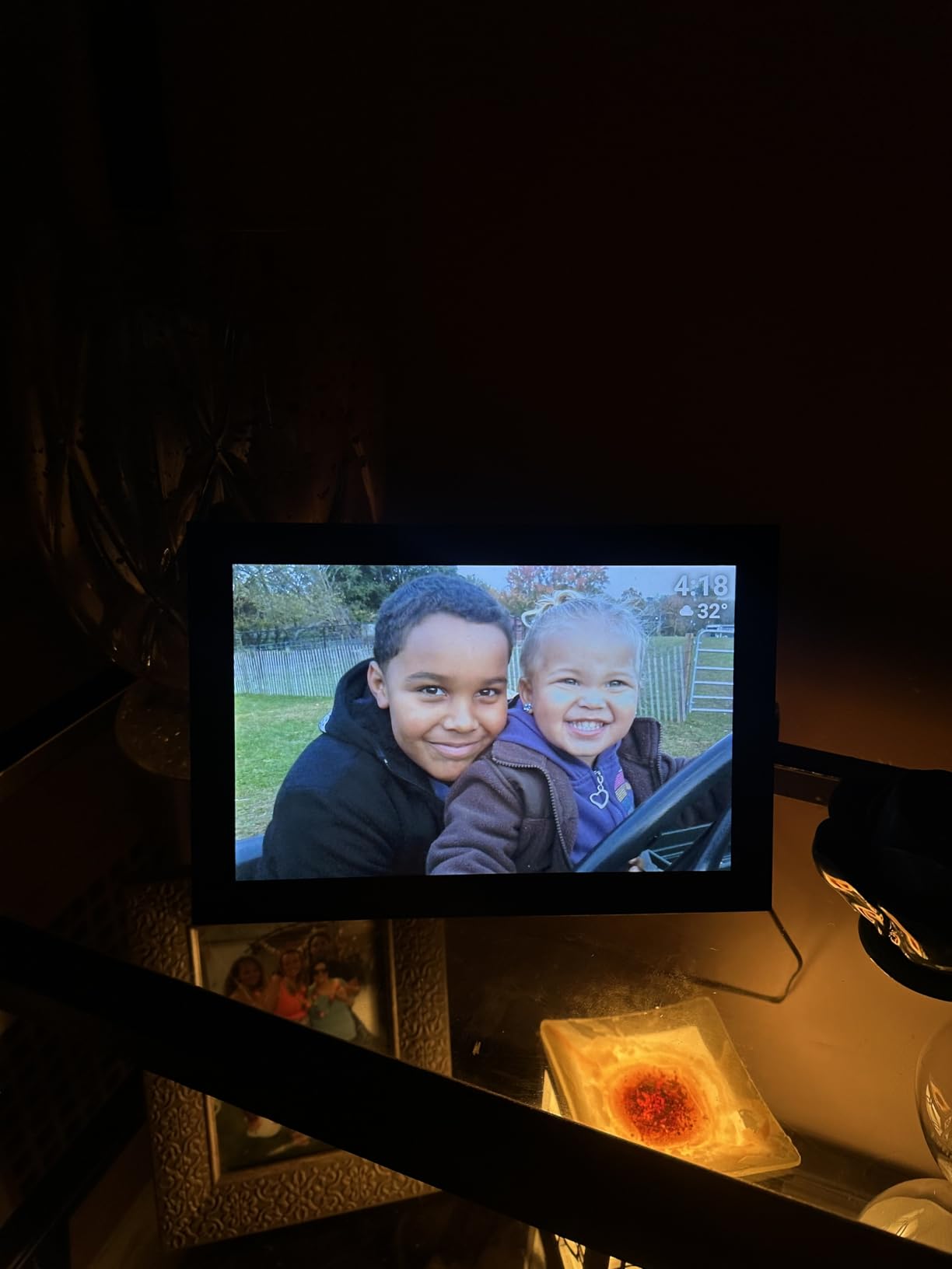32GB FRAMEO 10.1 Inch Smart WiFi Digital Photo Frame 1280x800 IPS LCD Touch Screen, Auto-Rotate Portrait and Landscape, Built in 32GB Memory, Share Moments Instantly via Frameo App from Anywhere customer photo 1