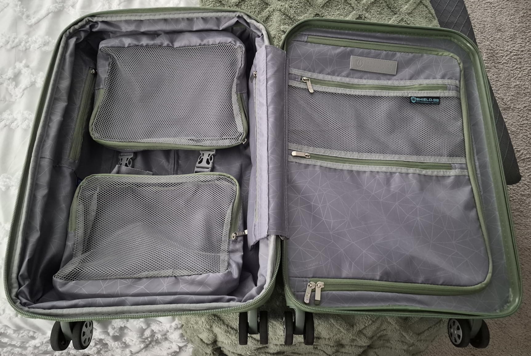 Pagosa Hardshell Expandable Luggage with Spinner Wheels, Black, 22-Inch Carry-on customer photo 1