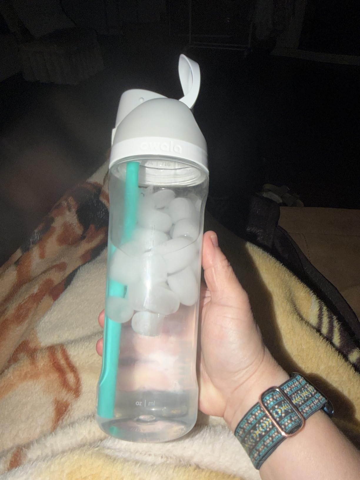 FreeSip Clear Tritan Plastic Water Bottle with Straw, BPA-Free Sports Water Bottle, Great for Travel, 25 Oz, Shy Marshmallow customer photo 2