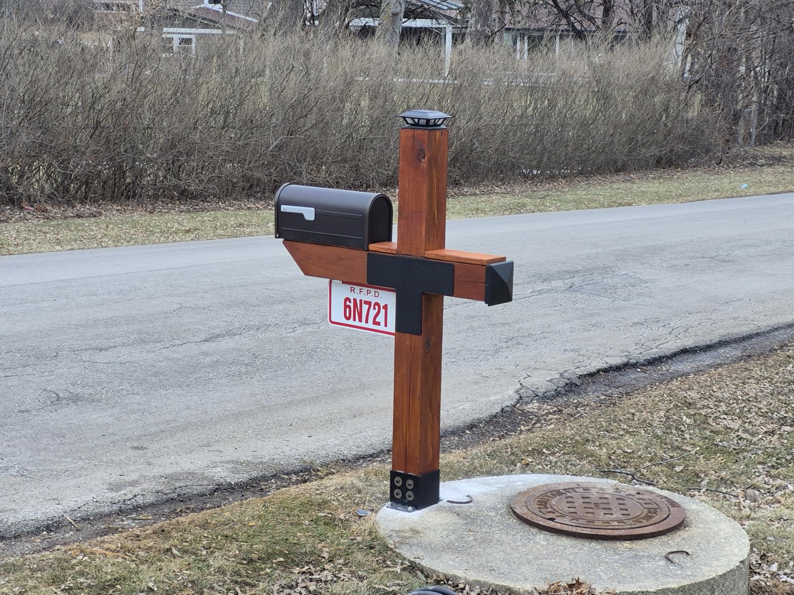 SIEDiNLAR Solar Post Lights Outdoor 2 Modes LED Deck Fence Cap Light for 4x4 5x5 6x6 Posts Patio Garden Decoration Warm White/Cool White Lighting Black (2 Pack) customer photo 1