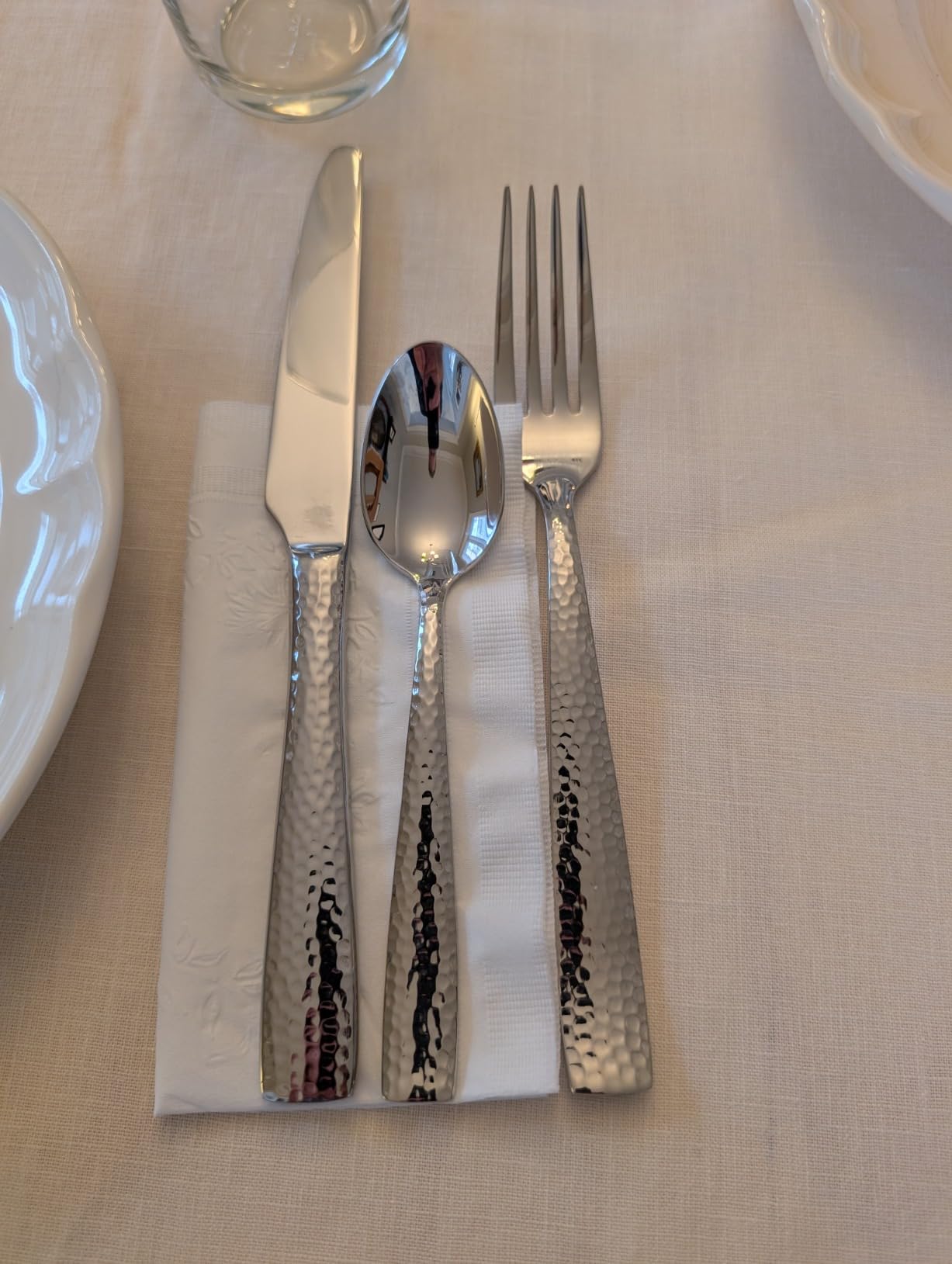 Hudson Essentials 40-Piece Hammered Stainless Steel 18/10 Flatware Silverware Set, Service for 8 (40-Piece Set) customer photo 1