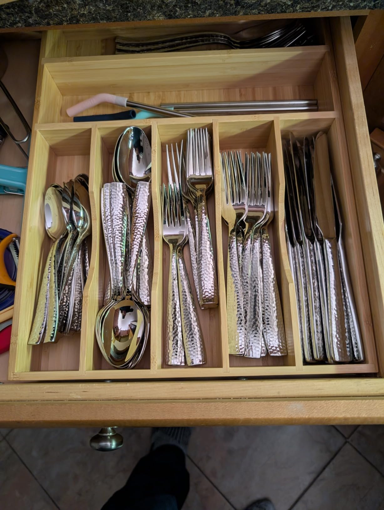 Hudson Essentials 40-Piece Hammered Stainless Steel 18/10 Flatware Silverware Set, Service for 8 (40-Piece Set) customer photo 2