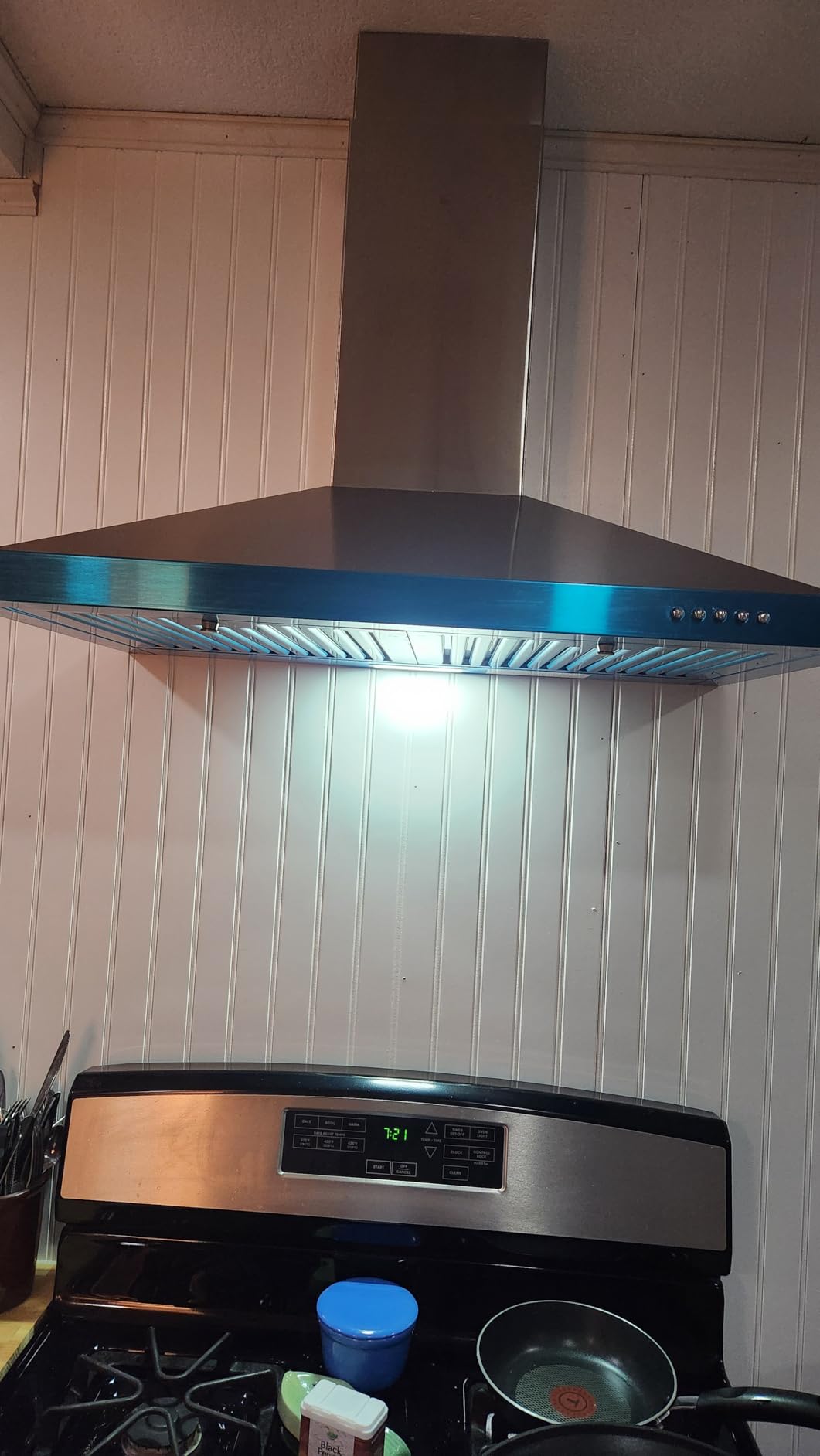 Wall Mount Range Hood 30 inch with Ducted/Ductless Convertible Duct, Stainless Steel Chimney-Style Over Stove Vent Hood with LED Light, 3 Speed Exhaust Fan, 450 CFM customer photo 2