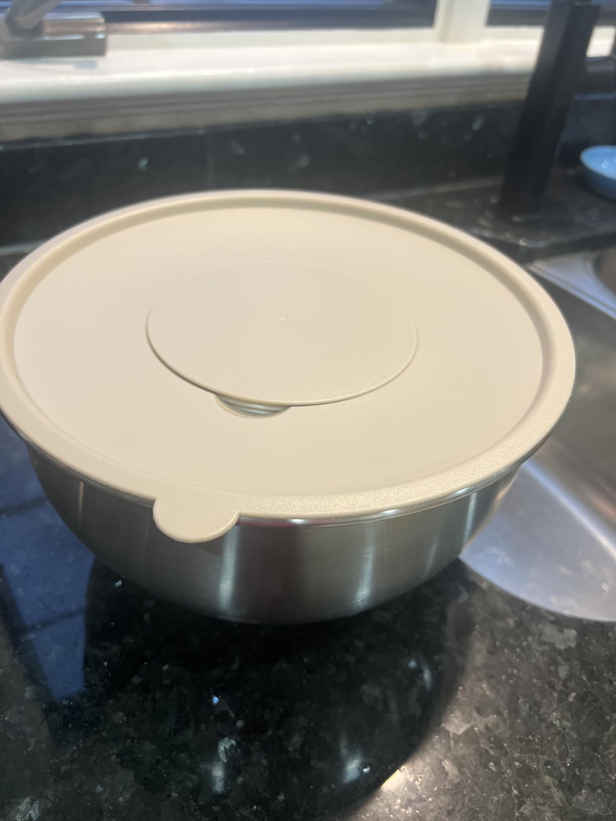 Wildone Mixing Bowls with Airtight Lids Set, 5PCS Stainless Steel Khaki Nesting Bowls for Kitchen, with Grater Attachments & Non-Slip Bottoms customer photo 1