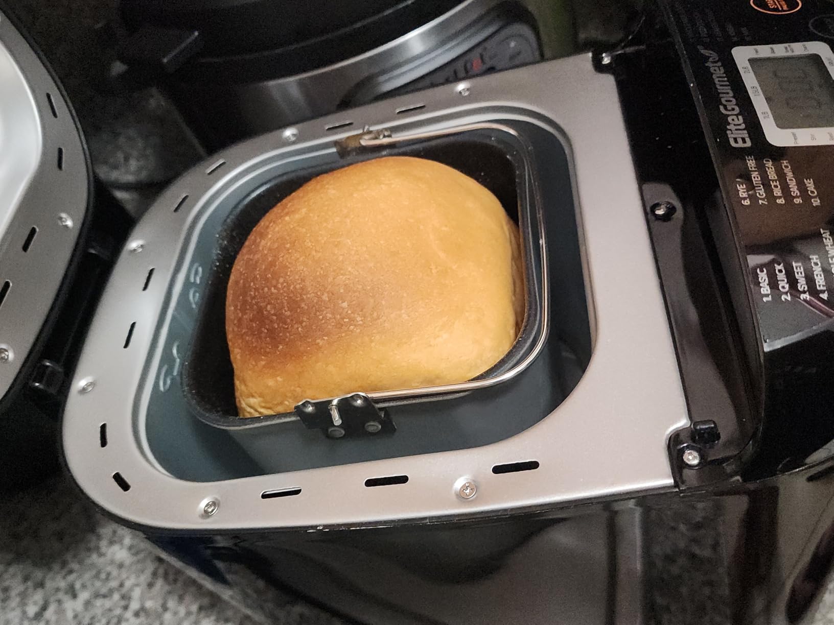 Elite Gourmet Programmable Bread Maker, 2 lb Loaf, 3 Sizes, 19 Presets incl. Gluten-Free, Dough & Jam, Delay Timer, Black customer photo 2