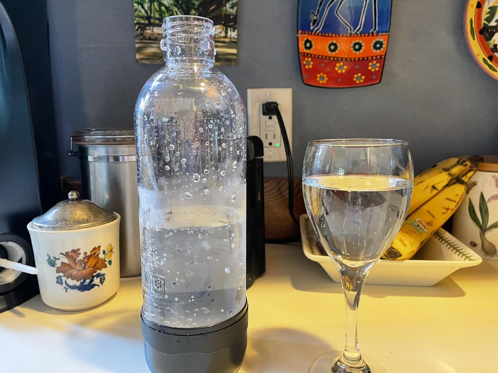 Drinkmate OmniFizz Sparkling Water and Soda Maker, Carbonates Any Drink, ULTIMATE BUNDLE - Includes three 60L CO2 Cylinders, Two Carbonating Bottles, and Fizz Infuser (Matte Black) customer photo 1