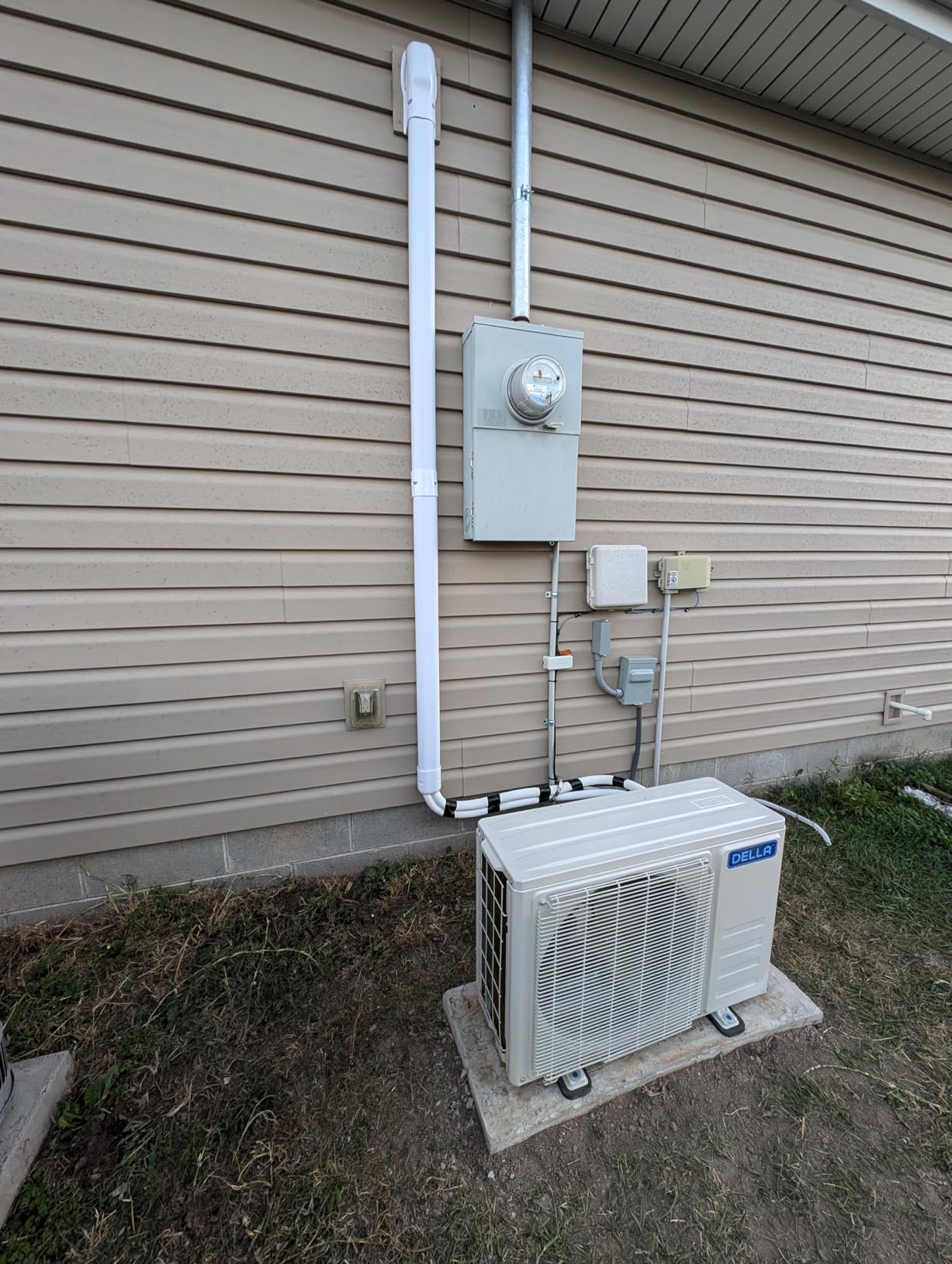 DELLA Vario Series 12000 BTU Mini Split Air Conditioner Work with Alexa with 1 Ton Pre-Charged Heat Pump Ductless Inverter System, 23 SEER2, Cools Up to 550 Sq. Ft,16.4ft Installation Kit Included customer photo 2