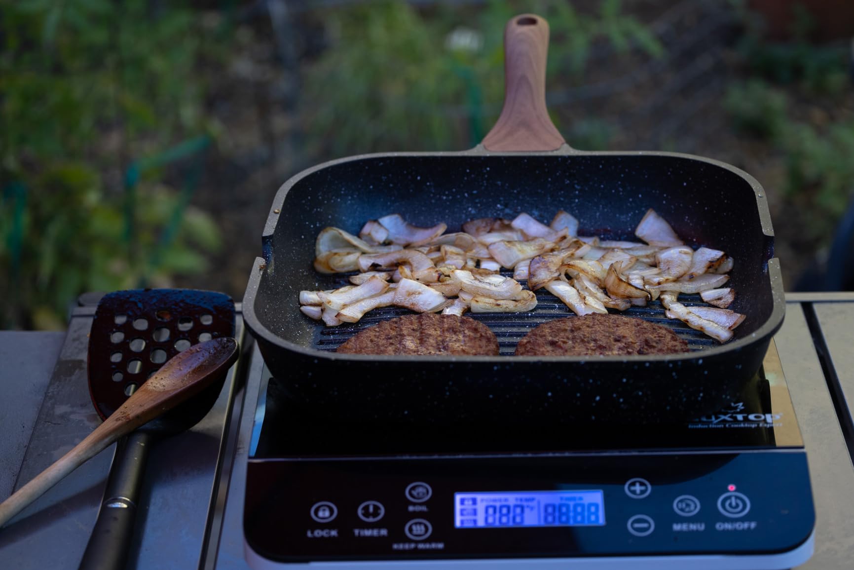 ESLITE LIFE 11 Inch Nonstick Grill Pan with Lid for Indoor Cooking, Versatile Induction Square Large Grilling Skillet Steak Pan for Stove Tops, PTFE & PFOA Free, Black customer photo 1