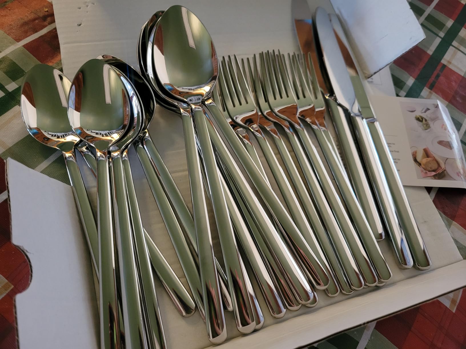 KINGSTONE Silverware Set, 20 Piece Flatware Cutlery Set for 4, 18/10 Stainless Steel Silverware Mirror Polished Dishwasher Safe for Home, Restaurant, Wedding, Party(Silver, 20 pieces for 4) customer photo 2