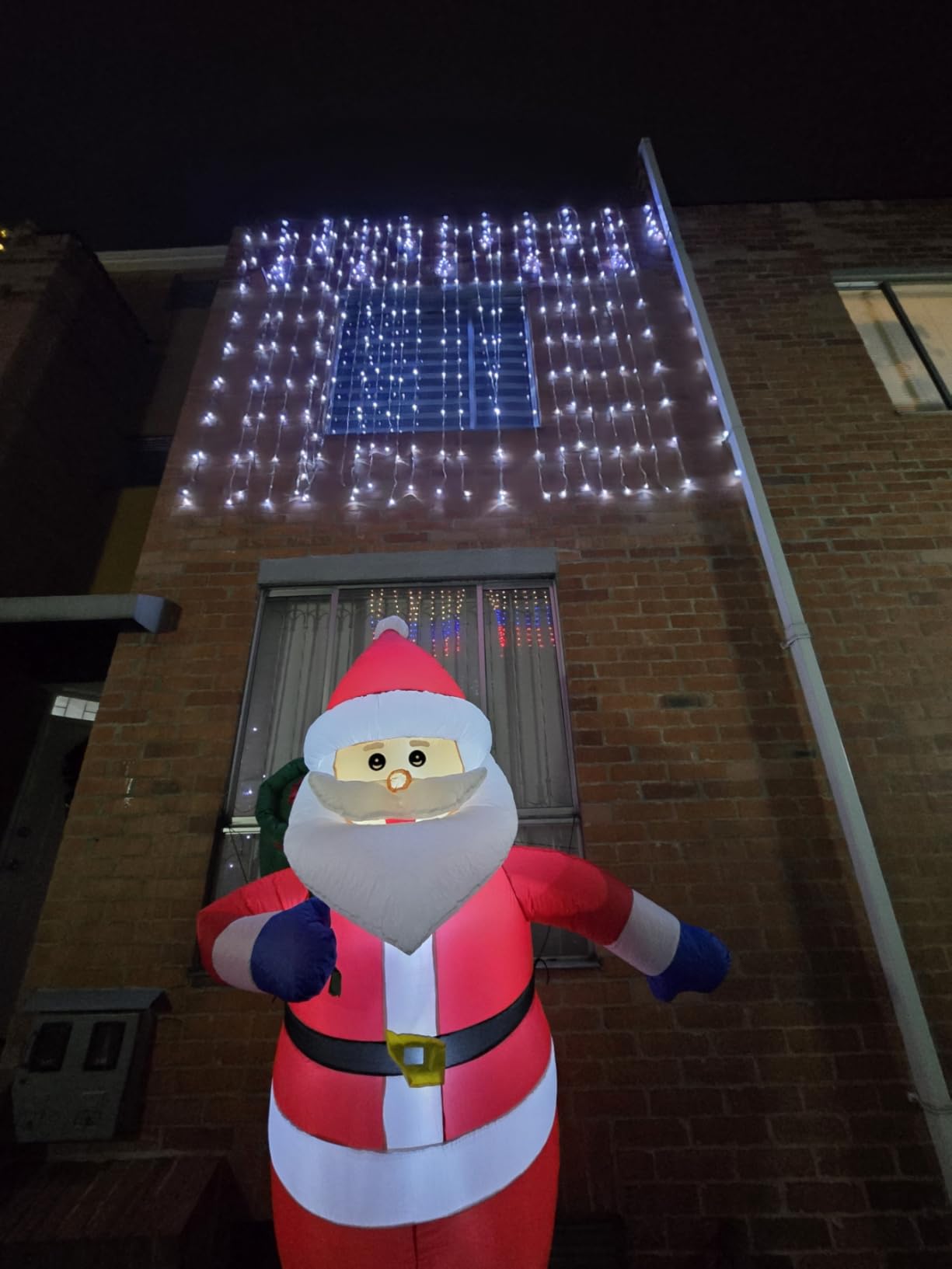 8 FT Christmas Inflatables Santa Claus Outdoor Decorations, Blow Up Santa Claus with Gifts Bag, Big Santa Carrying Presents Sack, Built-in LED Light, Xmas Outside Decor for Front Back Yard Garden Lawn customer photo 1