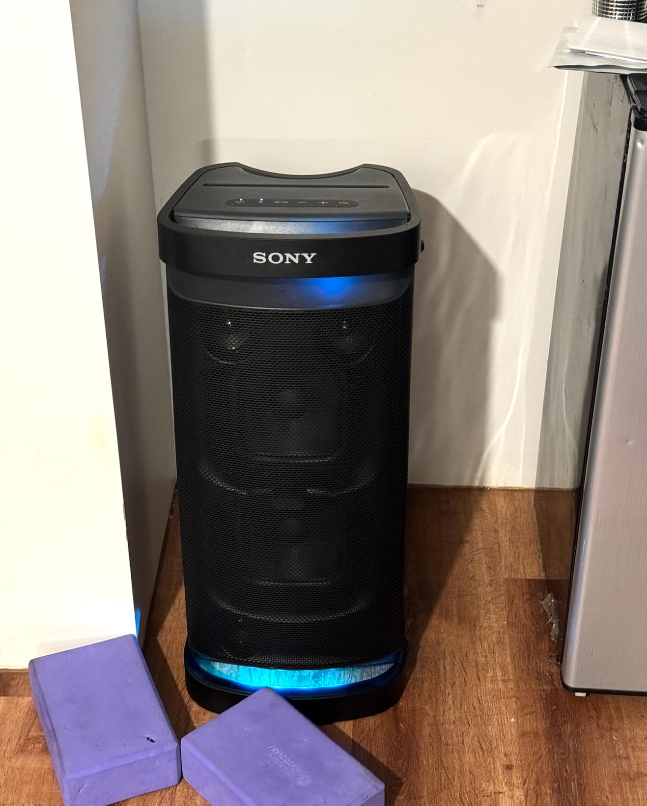 Sony SRS-XP700 X-Series Wireless Portable Bluetooth Karaoke Party Speaker IPX4 Splash-resistant with 25 Hour Battery customer photo 1