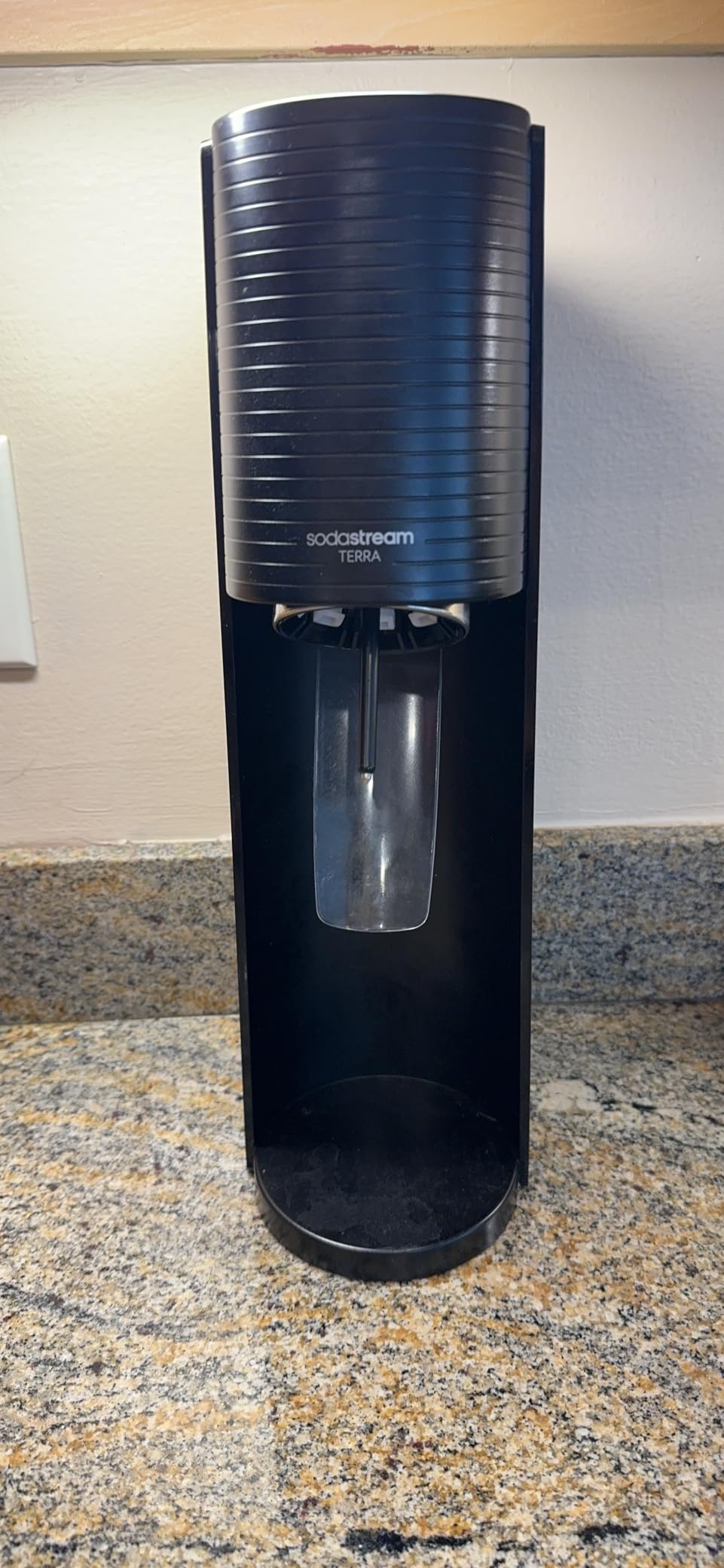 Terra Sparkling Water Maker Machine, with 1 Litre Reusable BPA-Free Water Bottle for Carbonating & 60 Litre Quick Connect CO2 Gas Cylinder - Black customer photo 2