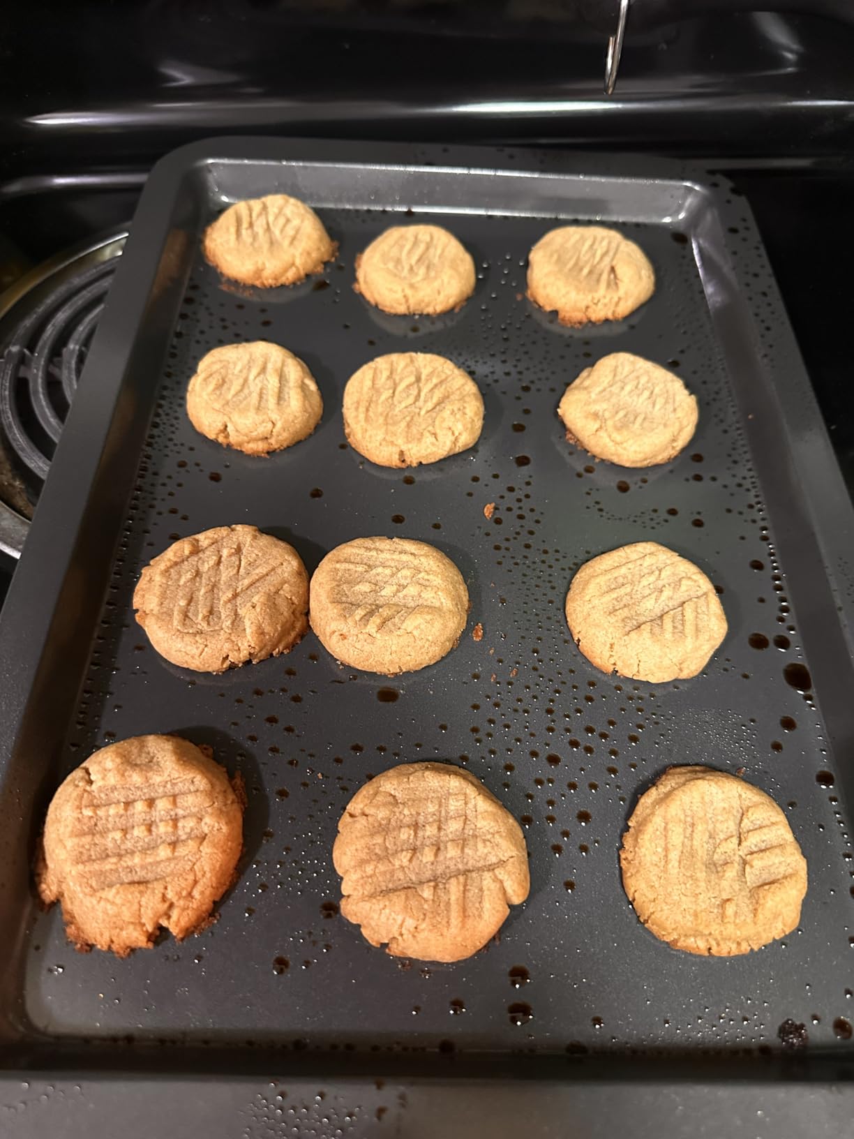 HONGBAKE Ceramic Baking Sheet Pan Set, Cookie Sheet for Oven, Bakeware Sets with Wider Grips, 3 Pack Half/Jelly Roll/Quarter Baking Tray, Premium, Dishwasher Safe - Dark Grey customer photo 2