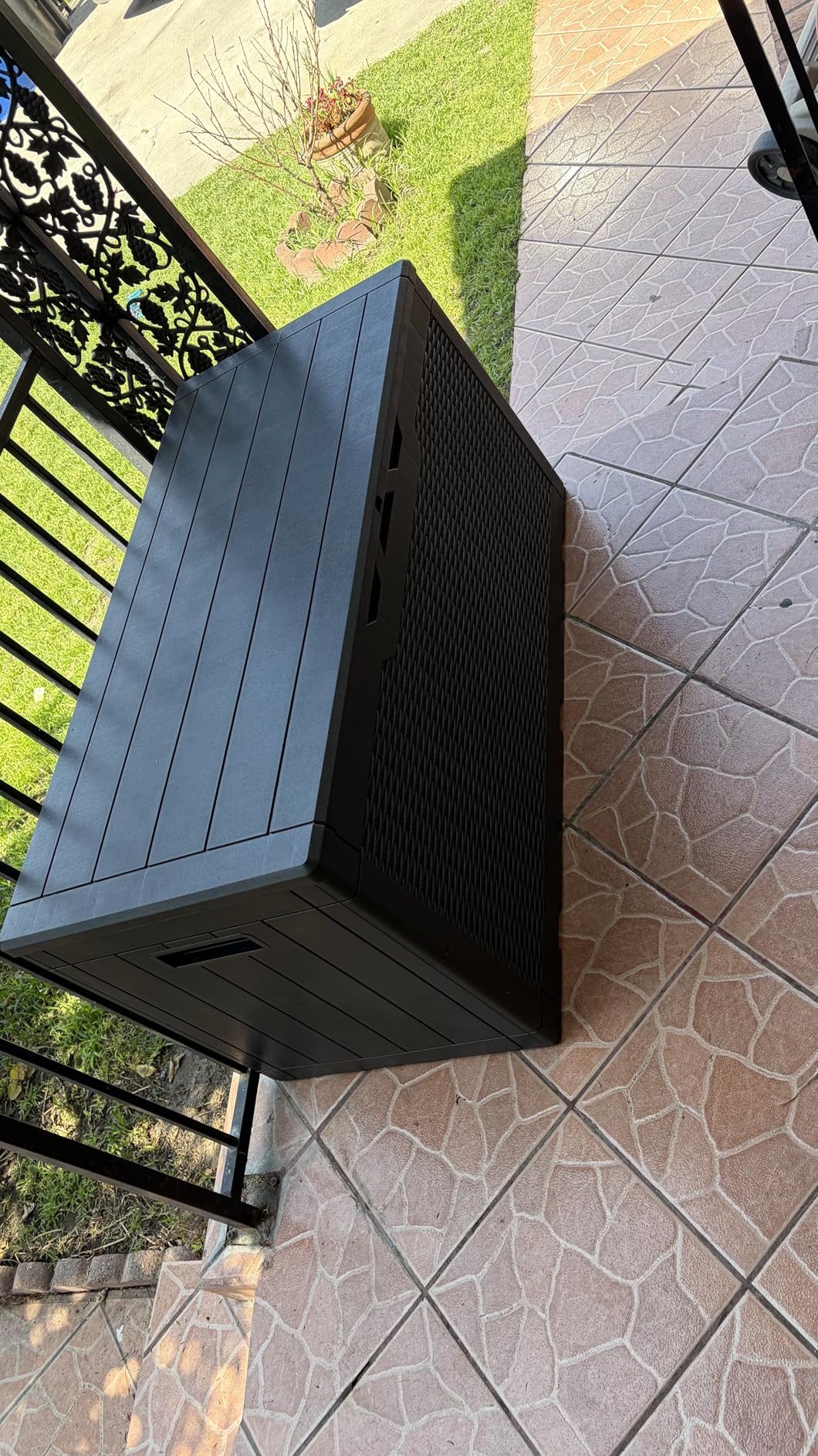 Devoko 100 Gallon Waterproof Large Resin Deck Box Indoor Outdoor Lockable Storage Container for Patio Furniture Cushions Garden Tools (100 Gallon, Black) customer photo 2