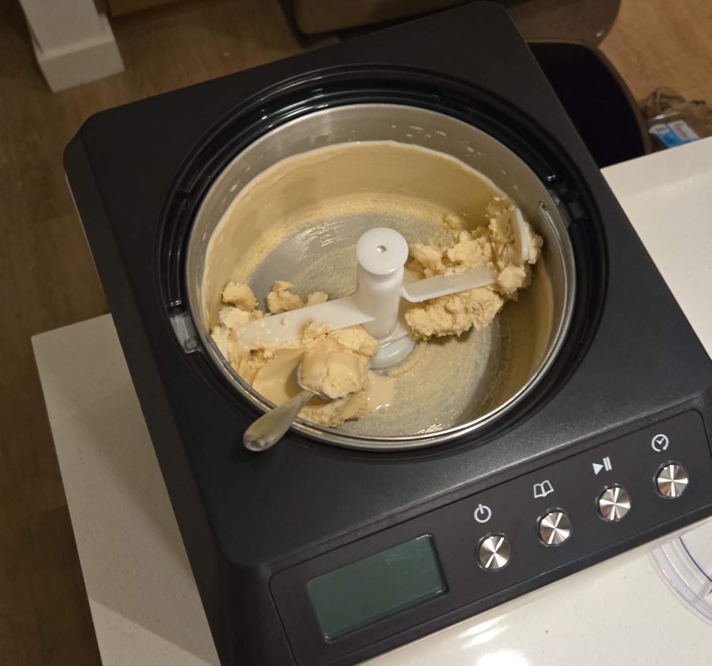 Whynter Ice Cream Maker Machine Automatic 1.28 Qt Upright with Built-in Compressor, LCD Digital Display & Timer, No Pre-Freezing, ICM-128WS, White customer photo 2