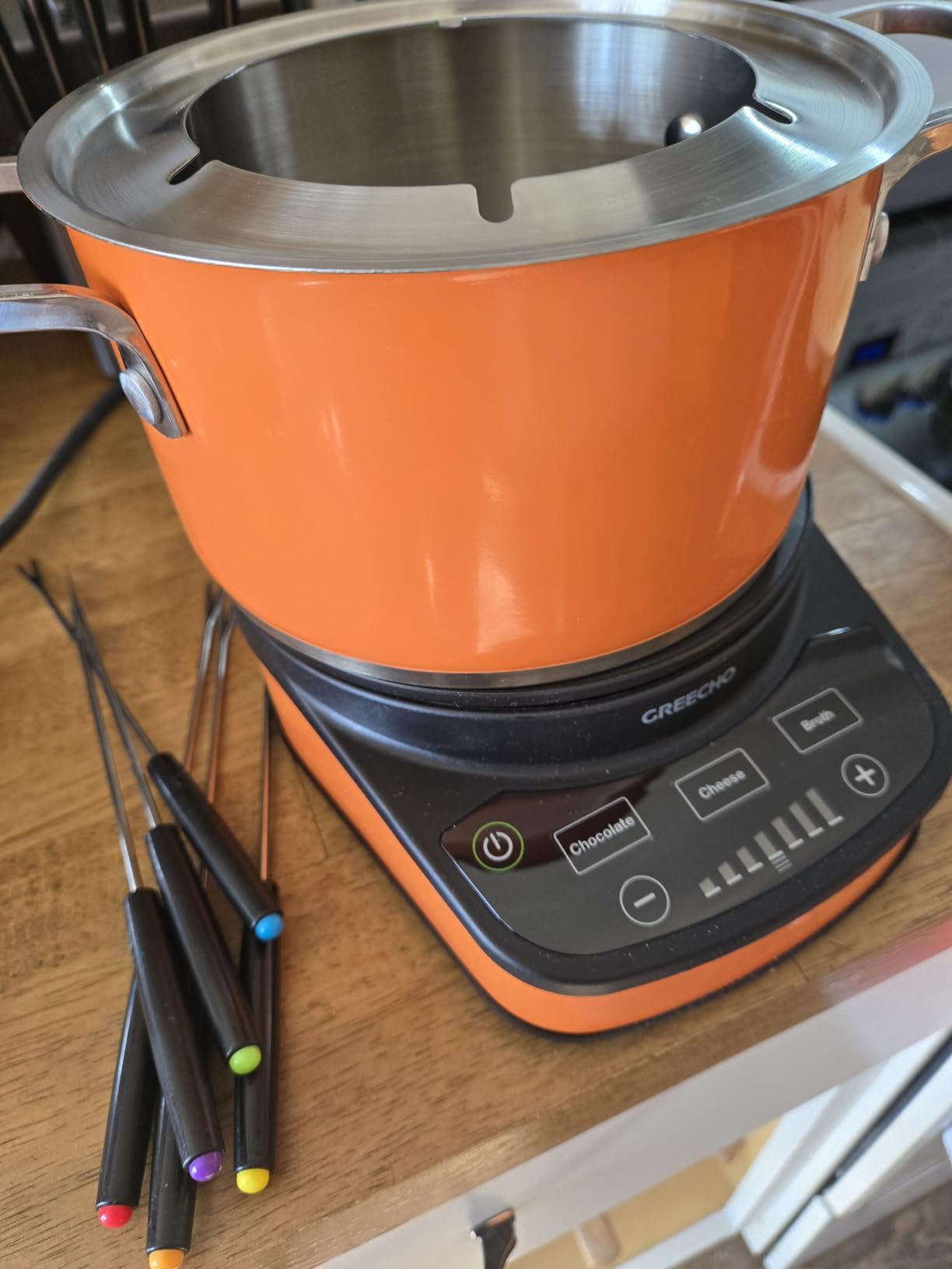 GREECHO Fondue Pot Electric Set, 2.6 Qt Stainless Steel Electric Fondue Pot with 3 Preset Mode (Cheese, Chocolate & Broth), 1200W Fondue Pot Set with Separated Fondue Pot & 6 Color-Coded Forks, Orange customer photo 1