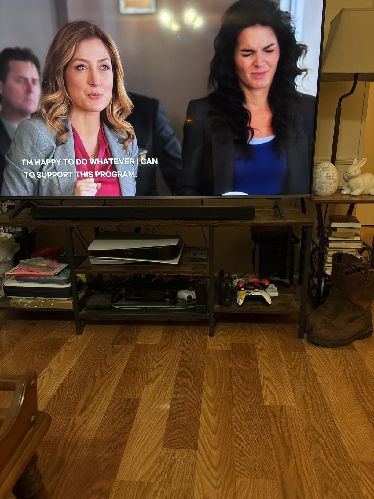 HOOBRO TV Stand with Power Outlets to 65 Inches, TV Console Table with Open Storage Shelves, Industrial Media Entertainment Center for Living Room Bedroom, Rustic Brown and Black BF40DS01 customer photo 2