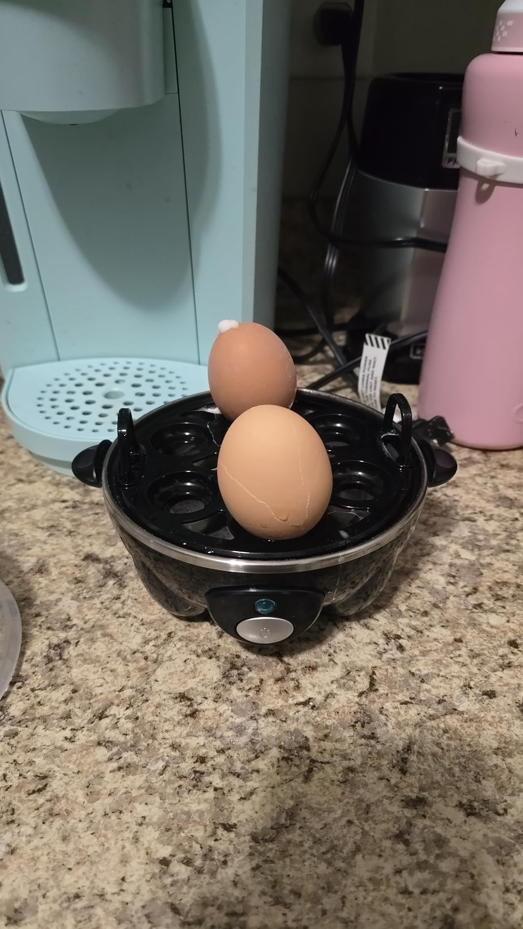 Elite Gourmet EGC-007B# Rapid Egg Cooker, 7 Easy-To-Peel, Hard, Medium, Soft Boiled Eggs, Poacher, Omelet Maker, Auto Shut-Off, Alarm, 16-Recipe Booklet, Black customer photo 2
