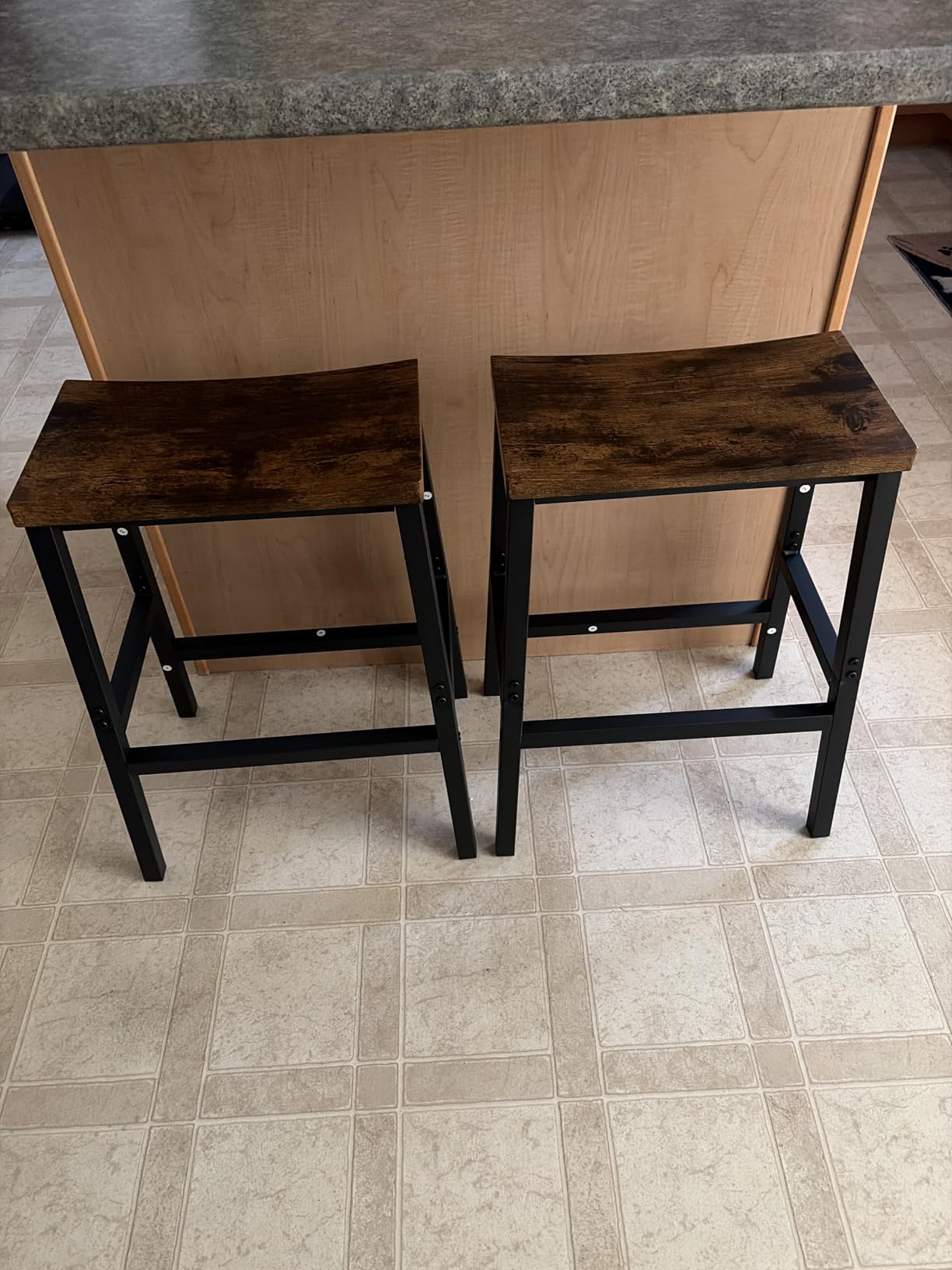 HOOBRO Bar Stools, Set of 2 Bar Chairs, 23.6 Inch Saddle Stools, Kitchen Counter Seat with Footrests, Industrial Barstools for Dining Room, Kitchen, Counter, Rustic Brown and Black customer photo 1