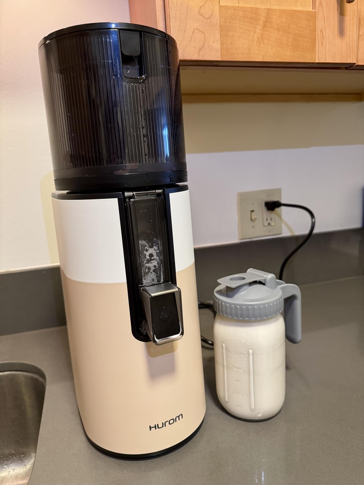 Hurom H400 Cold Press Juicer Machine, Award Winning Masticating Slow Juicer, Matte Black customer photo 2