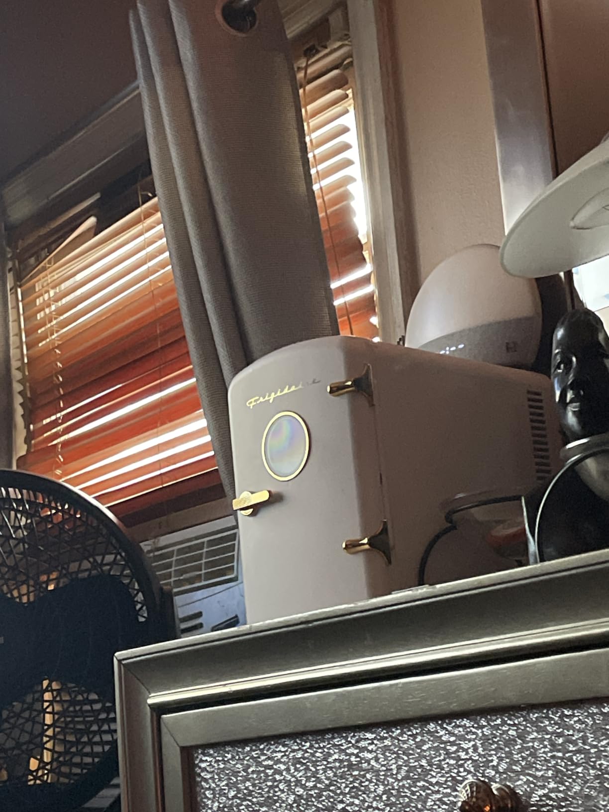 Frigidaire Retro 9-Can Mini Personal Fridge Portable Cooler for Car, Office, Bedroom, Dorm Room, or Cabin, 11.8