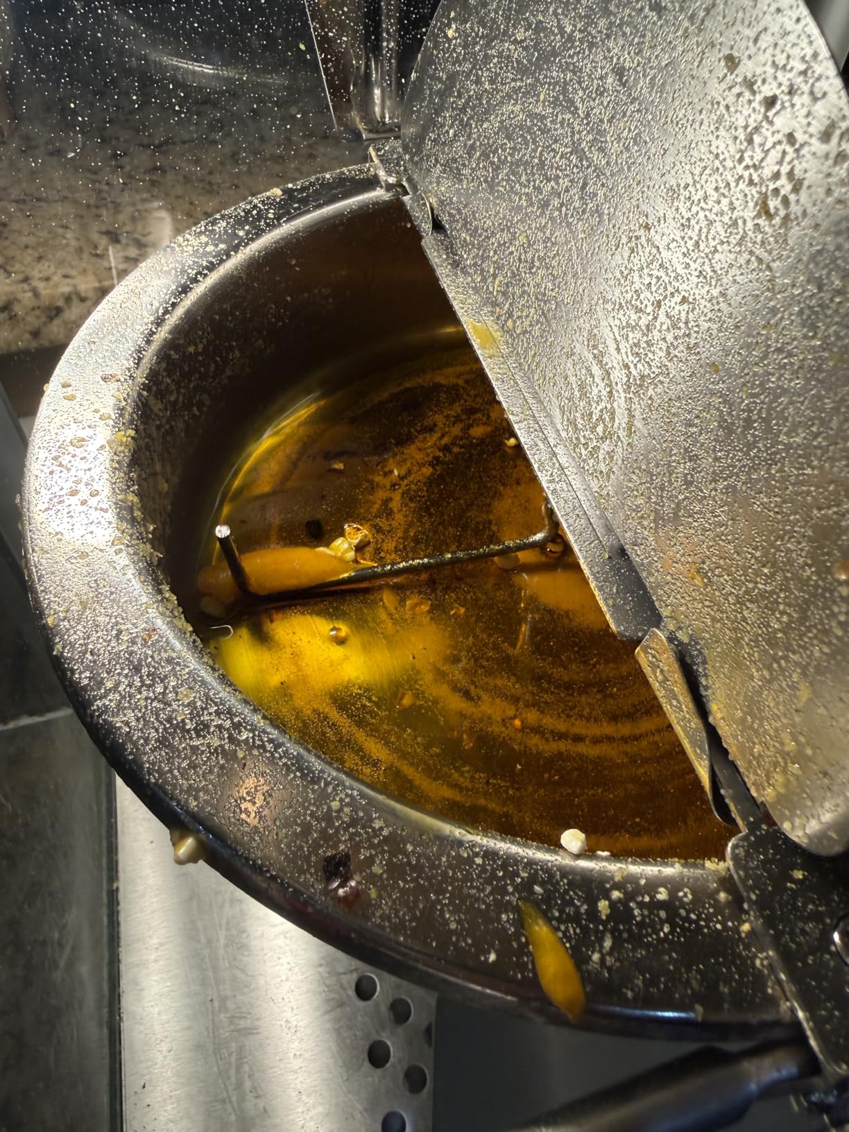 VEVOR Commercial Popcorn Machine, 12 Oz Kettle, 1440 W Countertop Popcorn Maker for 80 Cups per Batch, Theater Style Popper with 3-Switch Control Steel Frame Tempered Glass Doors 1 Scoop 2 Spoons, Red customer photo 2