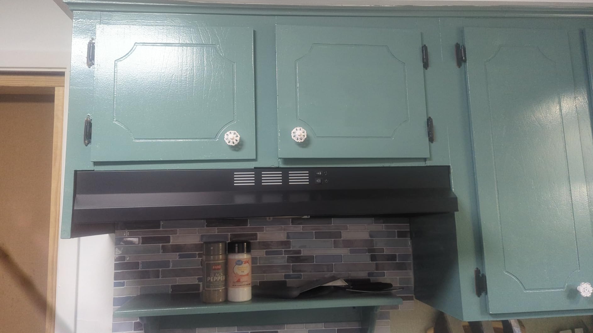 FIREGAS Range Hood 30 inch Under Cabinet Range Hood with 2 Speed Exhaust Fan,Ducted/Ductless Convertible,Rocker Button Control,300 CFM, White Vent Hood Aluminum Filter Included customer photo 1