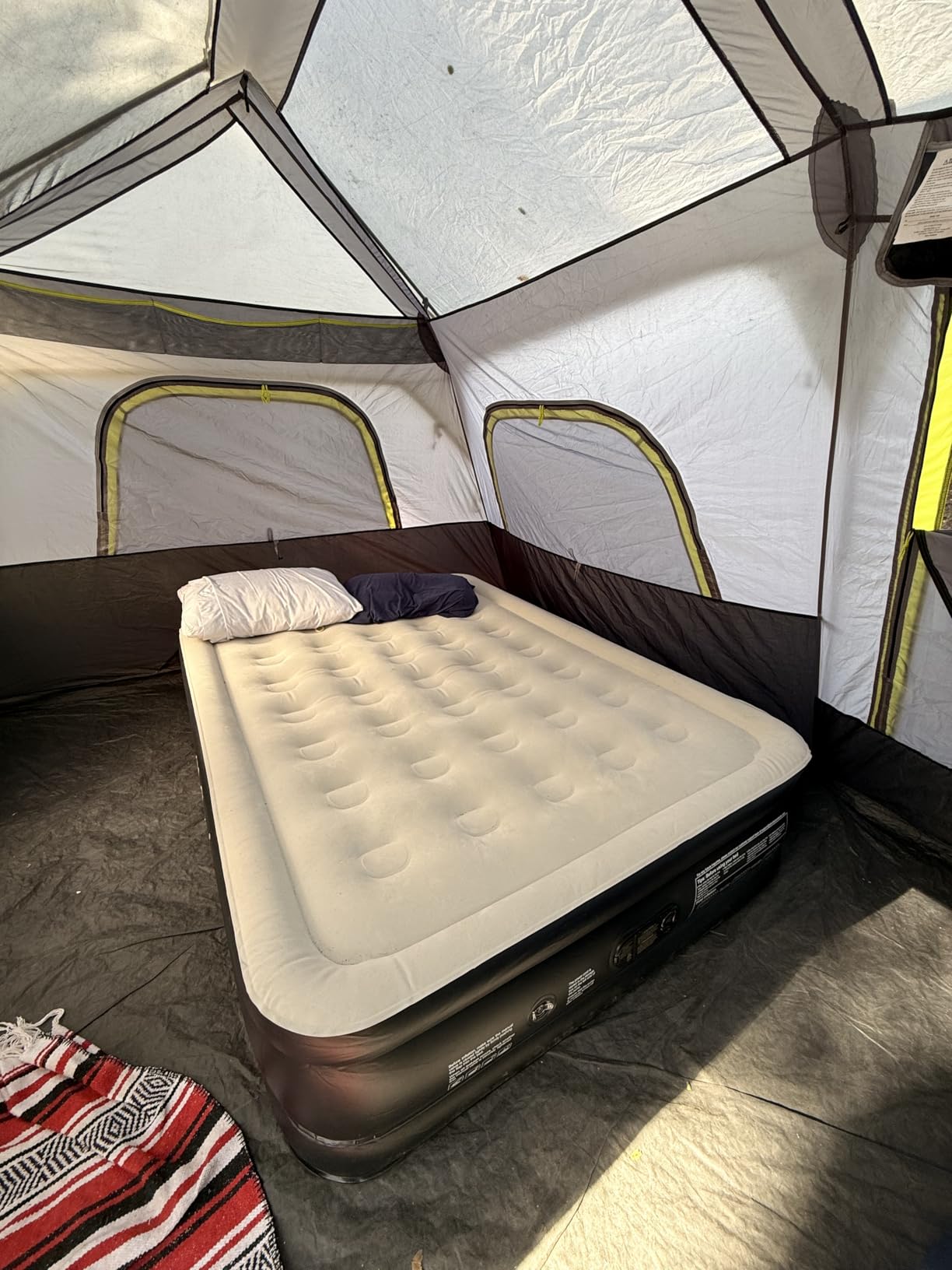 OhGeni Queen Air Mattress with Built in Pump, Ideal Alternative to a Bed, Inflatable Blow Up Mattress 18 Raised Comfort, Upgraded Surface Portable Bed for Home, Camping, Colchone Inflable, 650 lbs customer photo 1