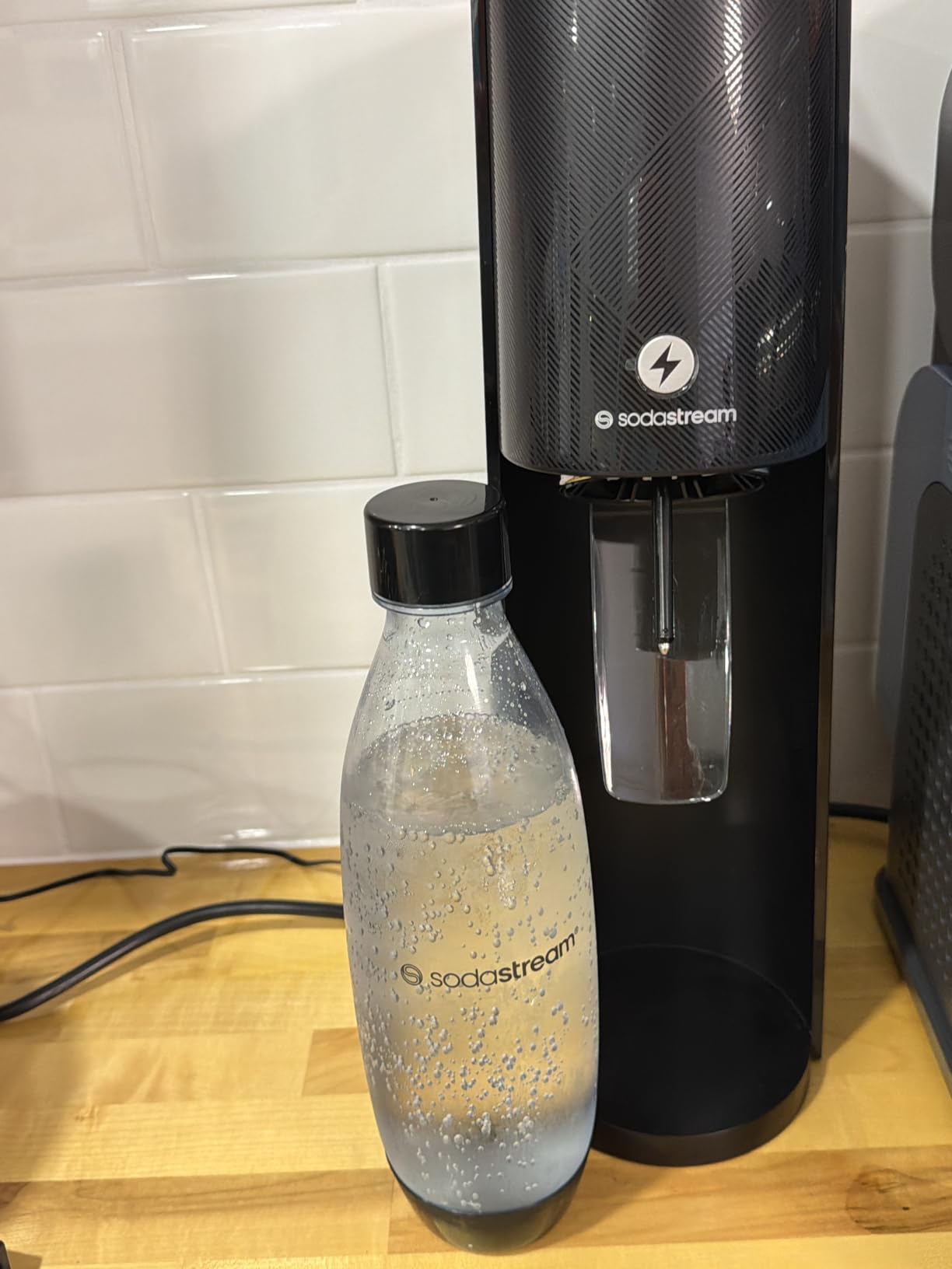 SodaStream - E-TERRA Soda Maker | VALUE BUNDLE | 3 Automatic Carbonation Levels | Includes 2x CO2 Cylinders, 3x 32 Fl Oz Dishwasher Safe Bottles, 2x Bubly Fruit Flavor Drops, 1x Power Adapter | Black customer photo 2