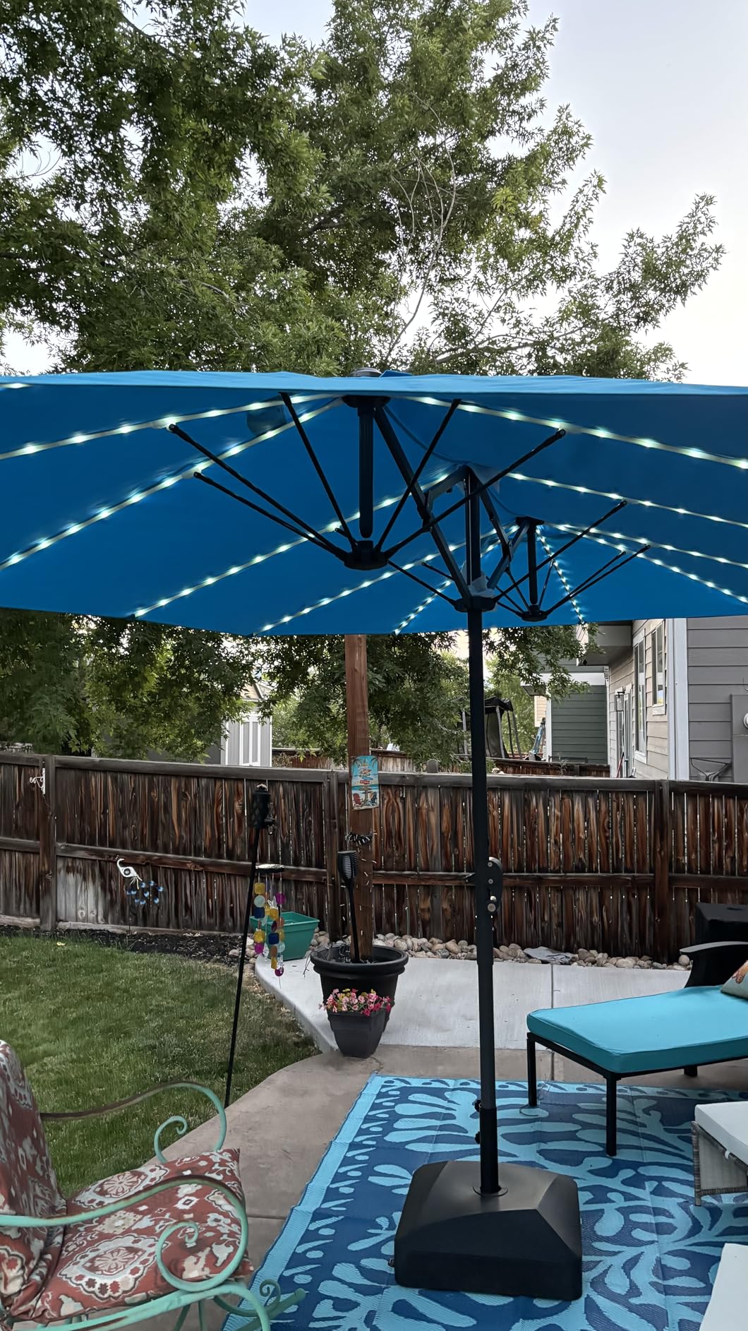 Umbrella Base - Fillable Umbrella Pole Holder 2 Knobs, with Heavy Duty Windproof Design for Patio, Deck, Poolside, Garden. 4 Wheels, 2 Locks, Holds 125 lbs, Classic Black customer photo 2