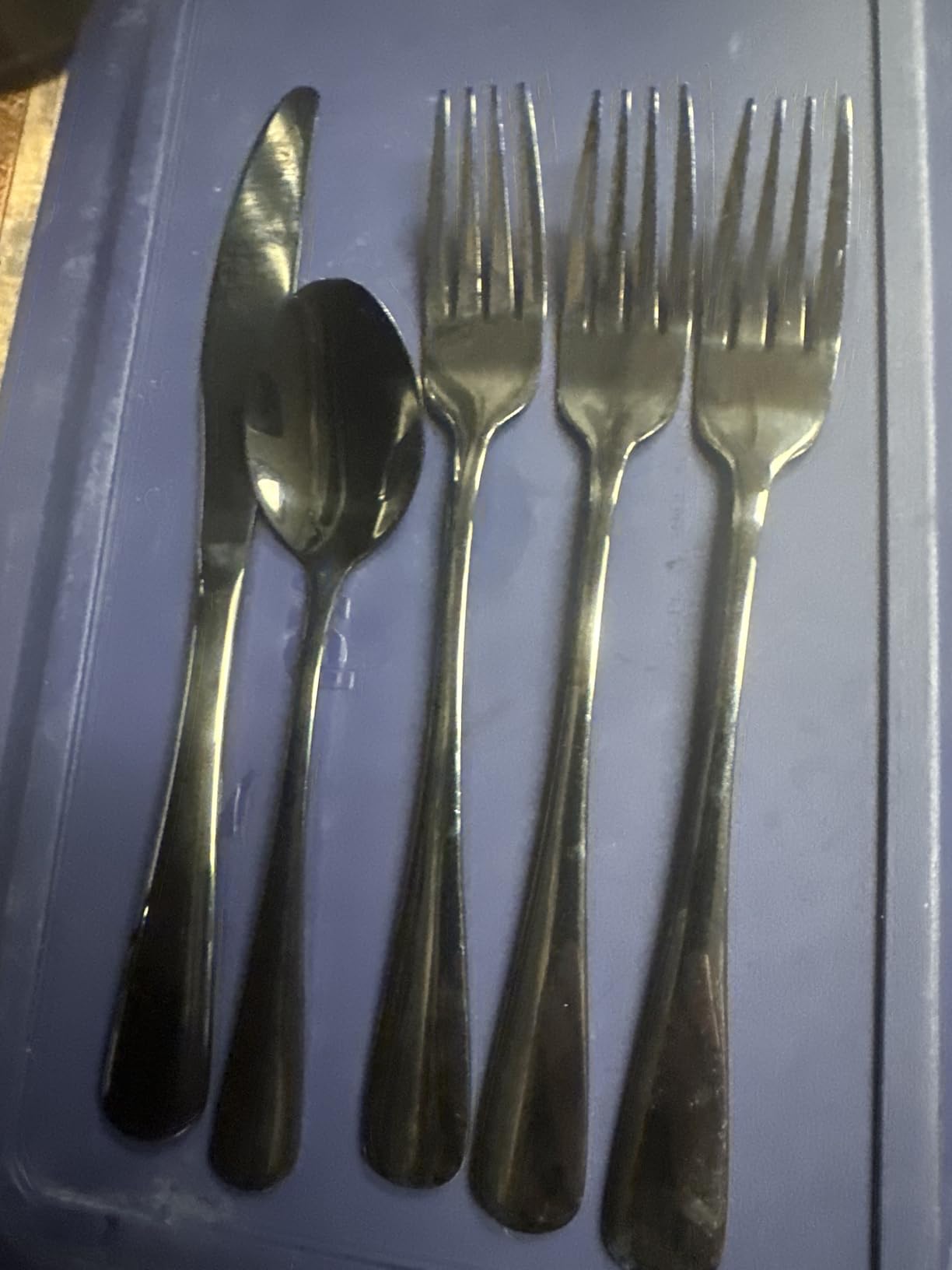 EWFEN 24-Piece Black Silverware Set with Steak Knives, Black Flatware Set for 4, Food-Grade Stainless Steel Tableware Cutlery Set, Mirror Finished Utensil Sets for Home Restaurant, Round Edge customer photo 2