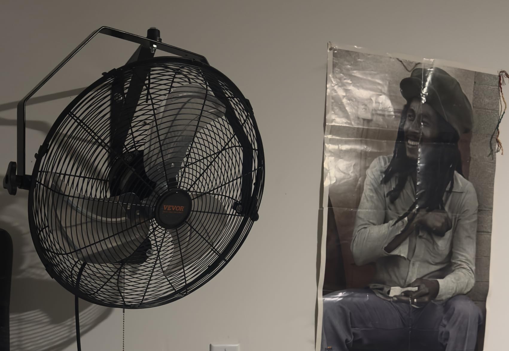VEVOR 30 Inch Wall-Mount Misting Fan, 3-speed IP44 Waterproof Oscillating, Max. 9500 CFM customer photo 2