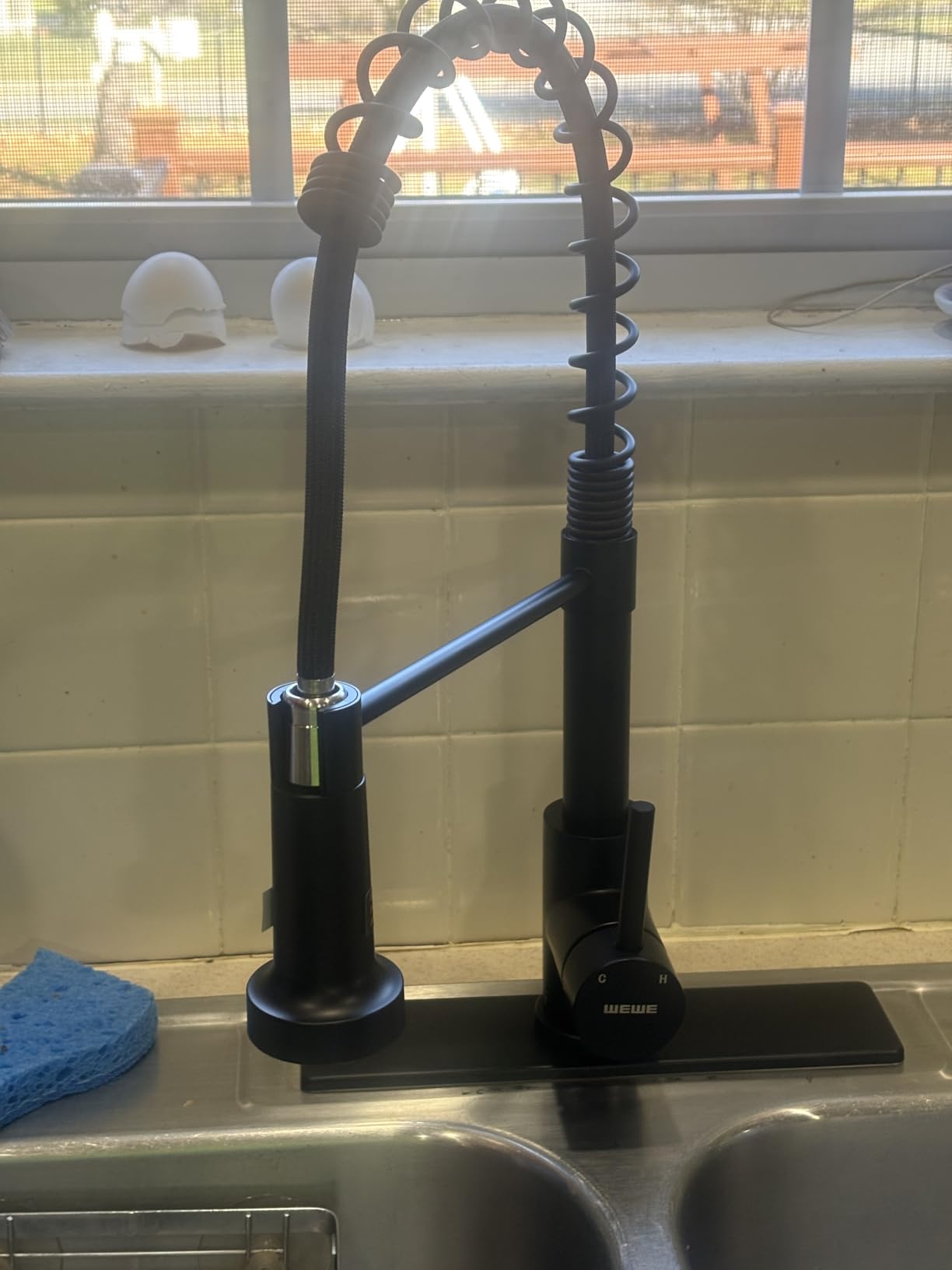 WEWE Matte Black Touchless Kitchen Faucet with Pull Down Sprayer - Motion Sensor Black Kitchen Faucet Spring Single Handle Kitchen Faucets, Stainless Steel Faucet for Kitchen Sink customer photo 2