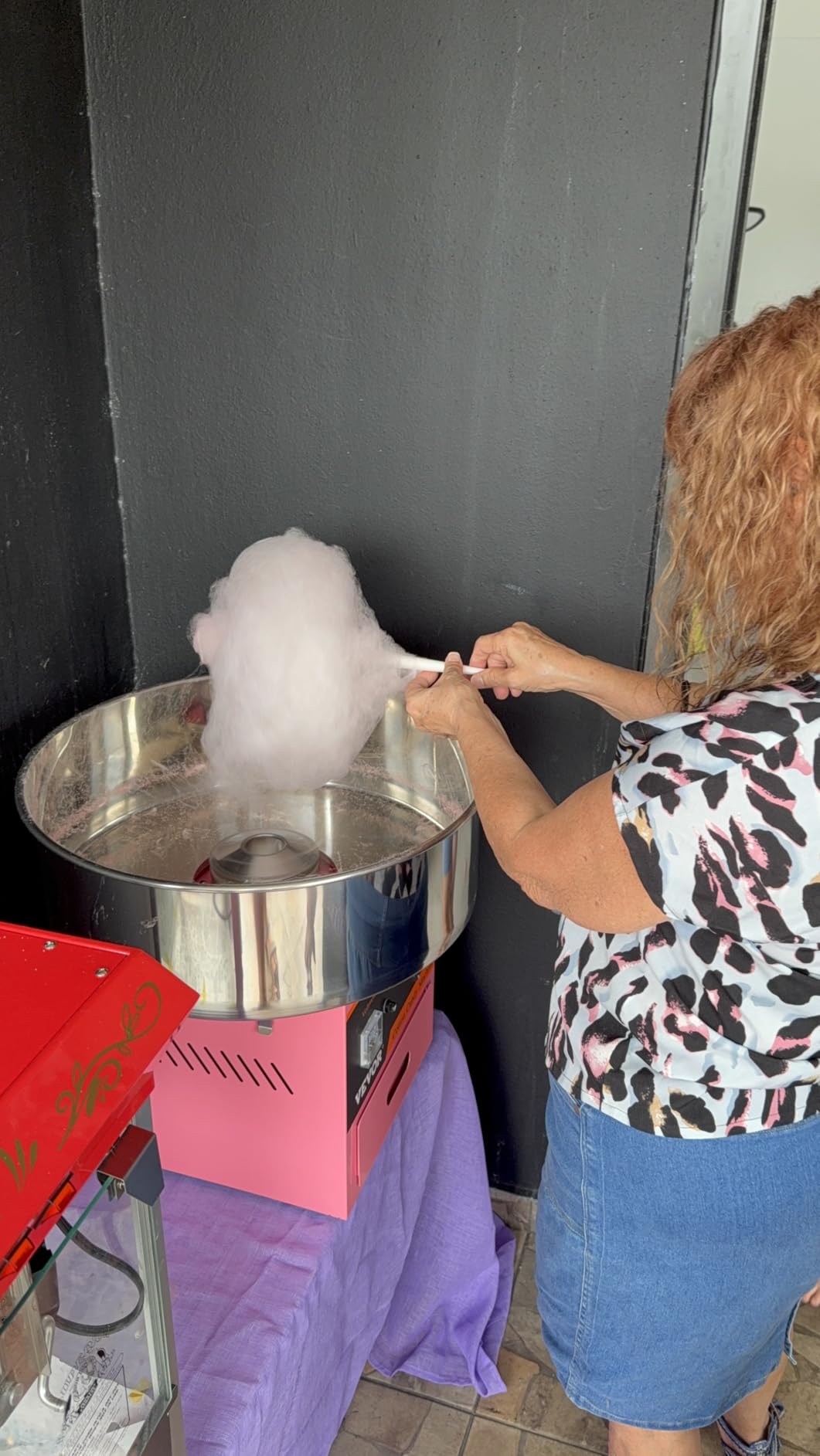 VEVOR Electric Cotton Candy Machine, 1000W Commercial Floss Maker w/Stainless Steel Bowl, Sugar Scoop and Drawer, Perfect for Home, Carnival, Kids Birthday, Family Party, Pink customer photo 2
